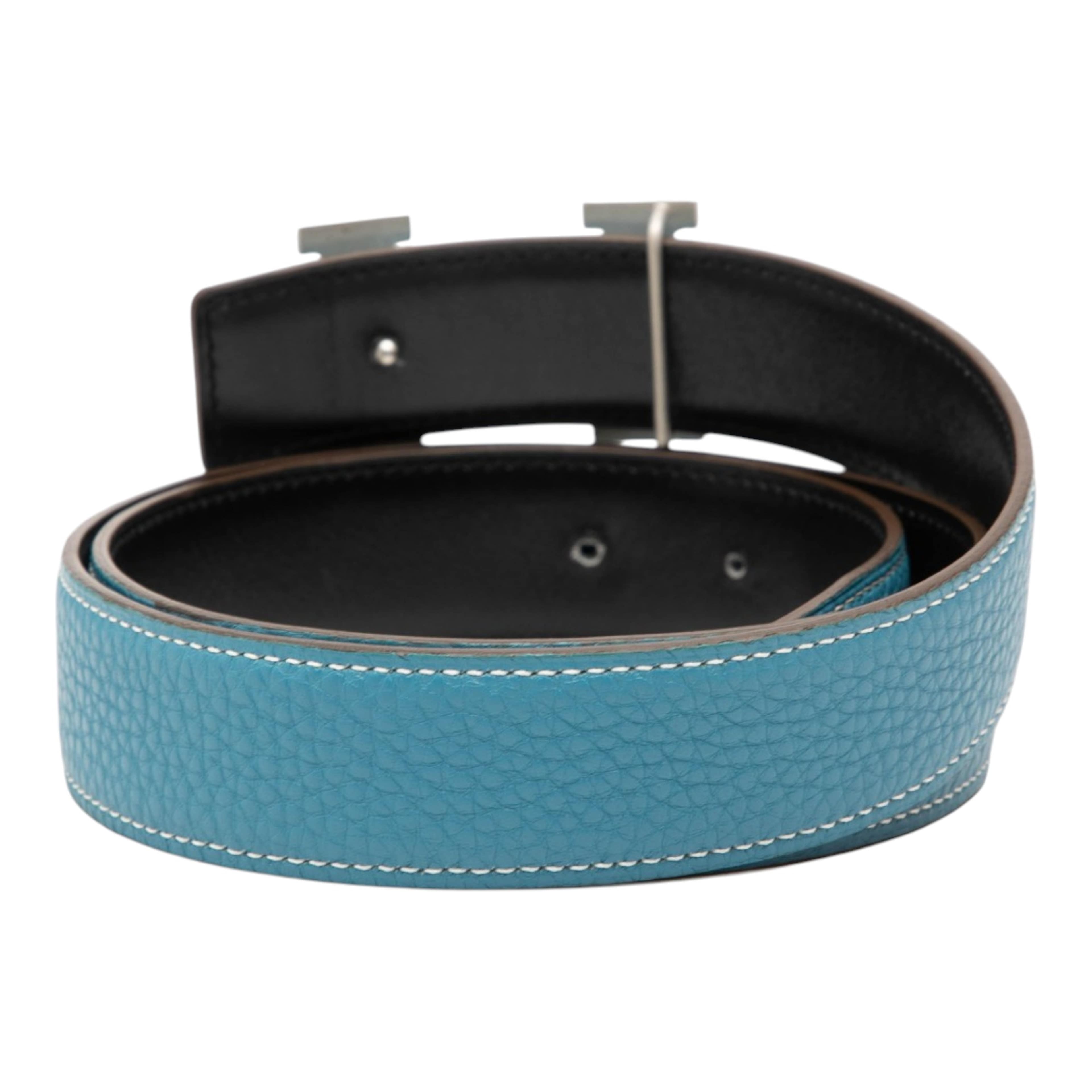 Hermès Togo And Box Calf Constance H Reversible Belt, från Luxclusif, i färgen light blue. Klicka för att öppna bilden i stort format