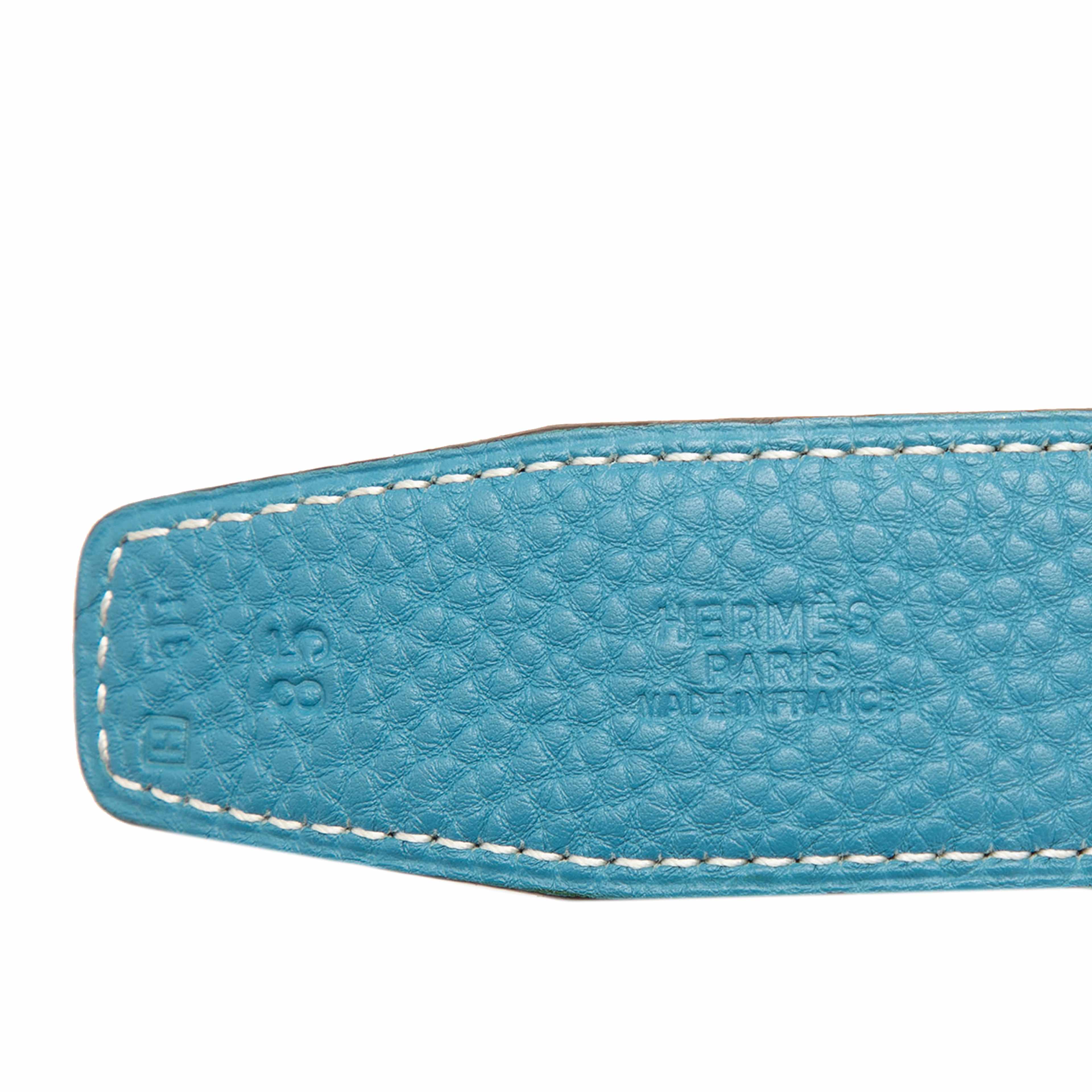 Hermès Togo And Box Calf Constance H Reversible Belt, från Luxclusif, i färgen light blue. Klicka för att öppna bilden i stort format