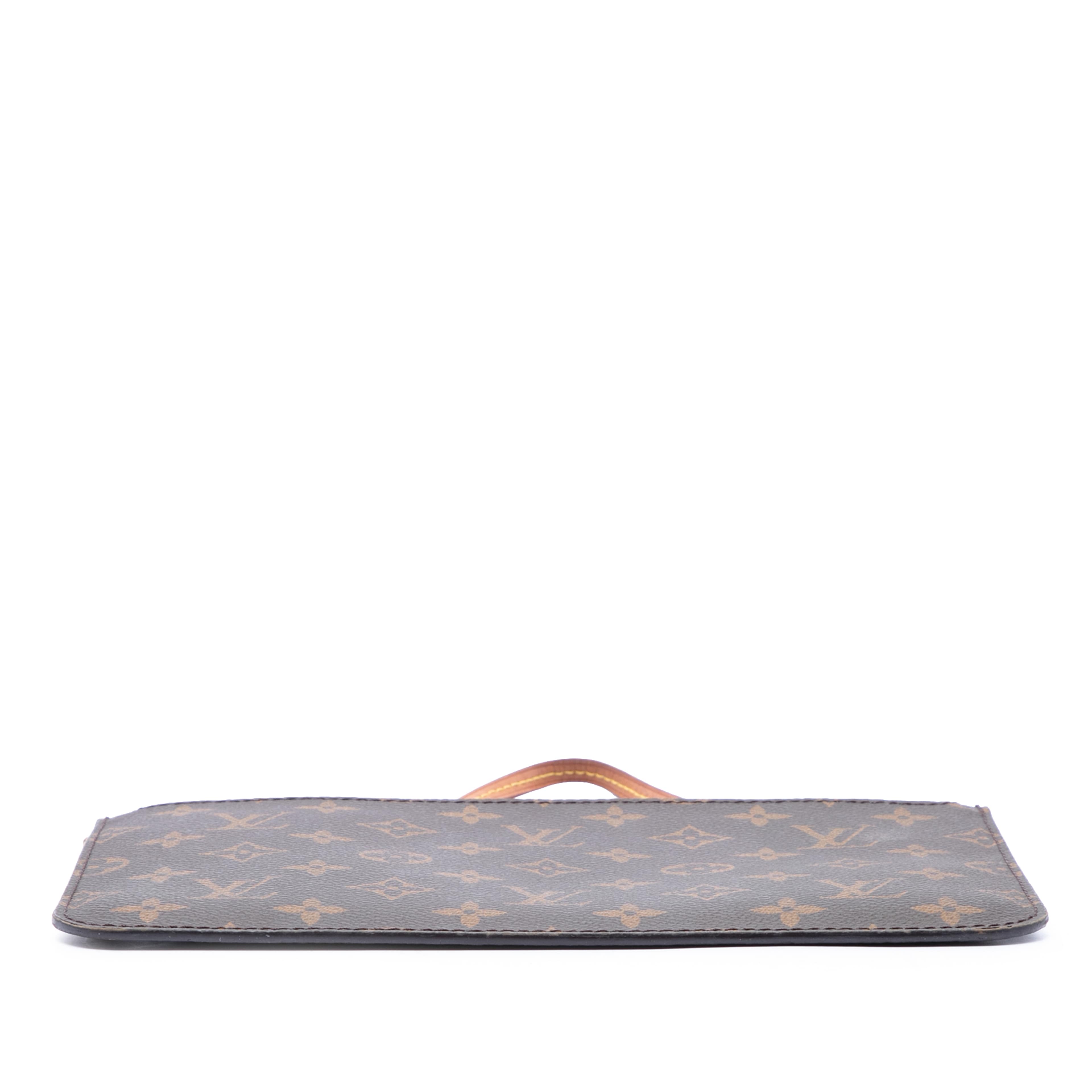 Louis Vuitton Monogram Neverfull Pouch Mm, från Luxclusif, i färgen brun. Klicka för att öppna bilden i stort format