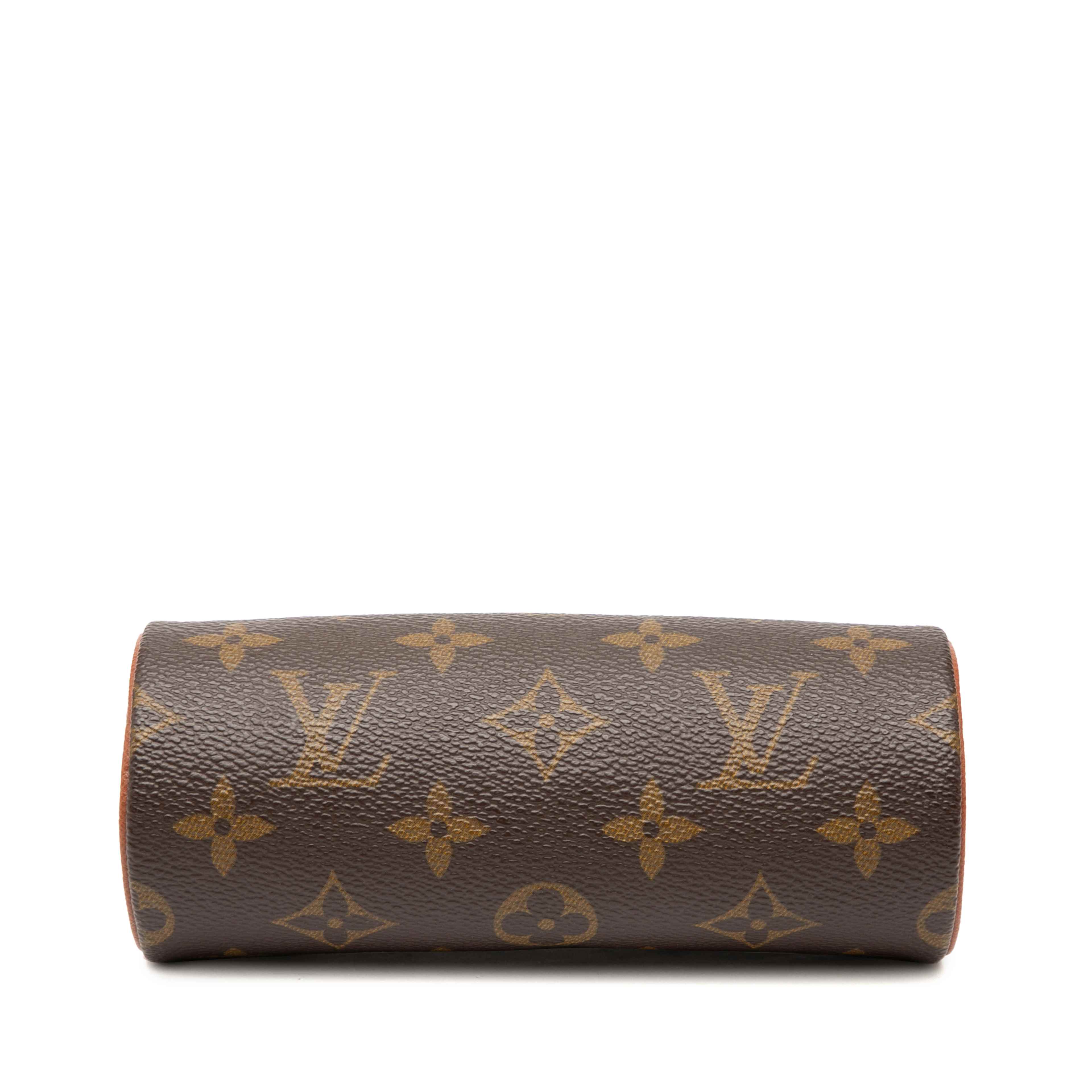 Louis Vuitton Monogram Papillon Pochette, från Luxclusif, i färgen brown. Klicka för att öppna bilden i stort format