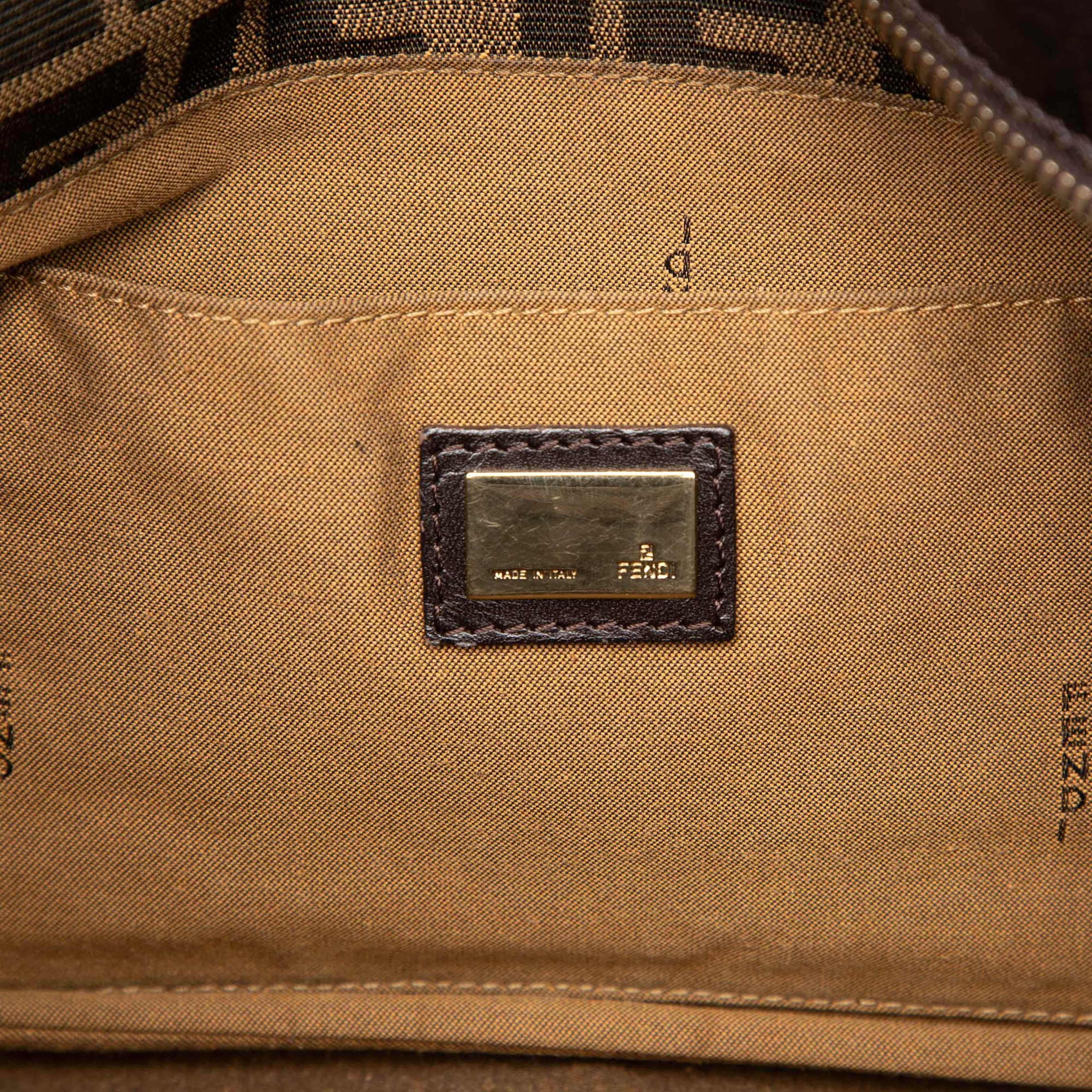 Fendi Zucca Canvas Chef Tote, från Luxclusif, i färgen brown. Klicka för att öppna bilden i stort format