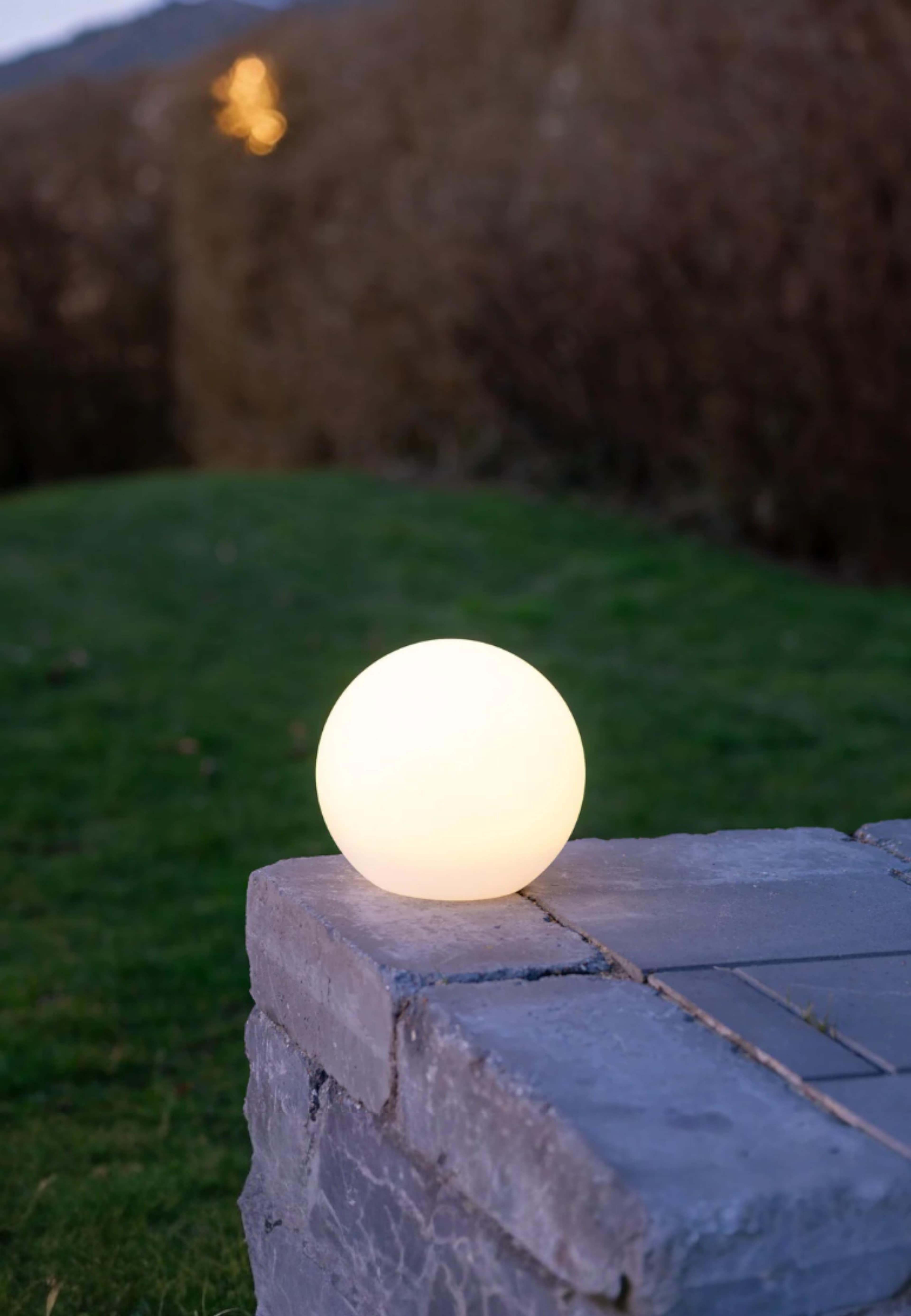 Mia Led-ljusboll Vit 1st, från Led Nordic, i färgen vit. Klicka för att öppna bilden i stort format