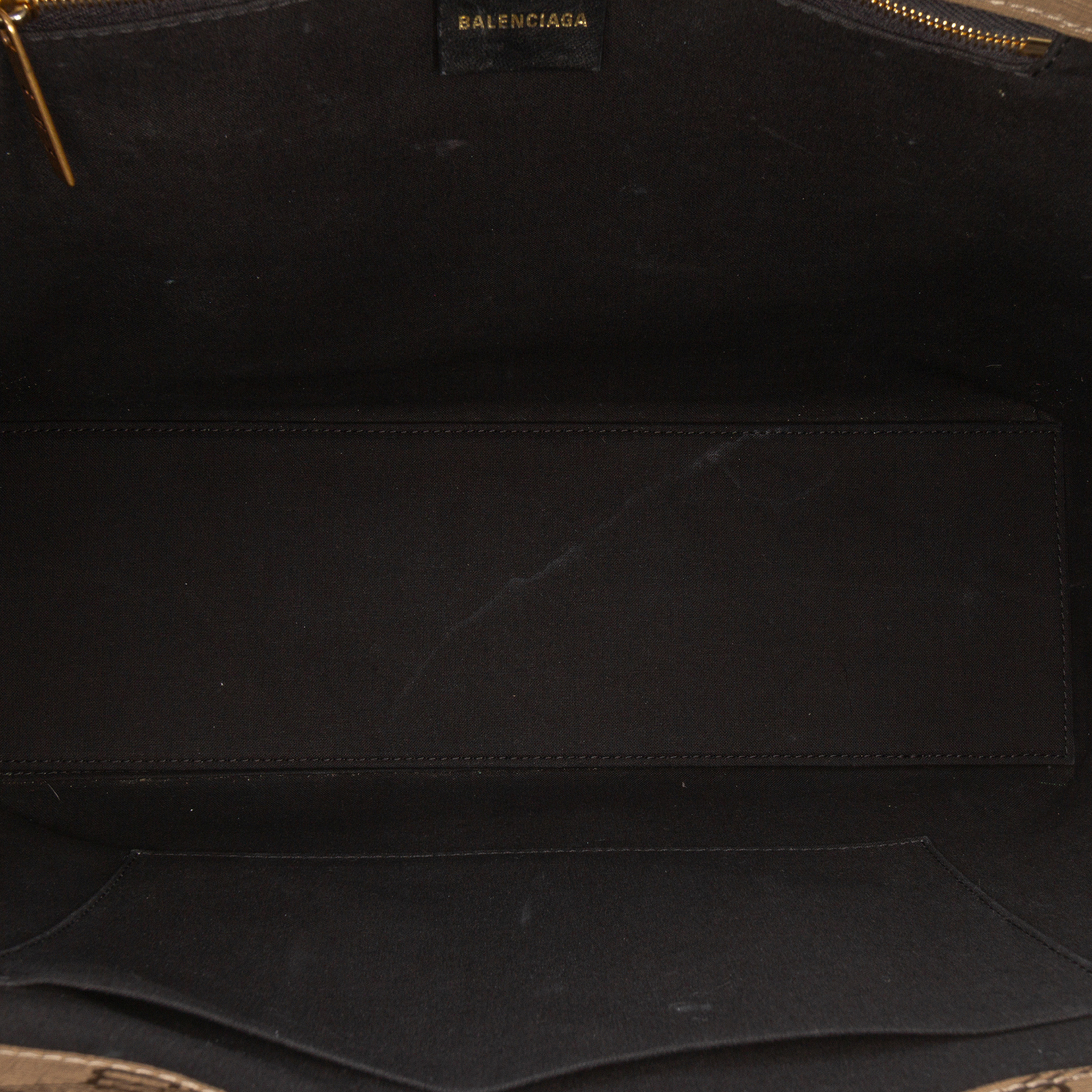 Balenciaga Bb Monogram Coated Canvas Signature Shopper M, från Luxclusif, i färgen brown. Klicka för att öppna bilden i stort format