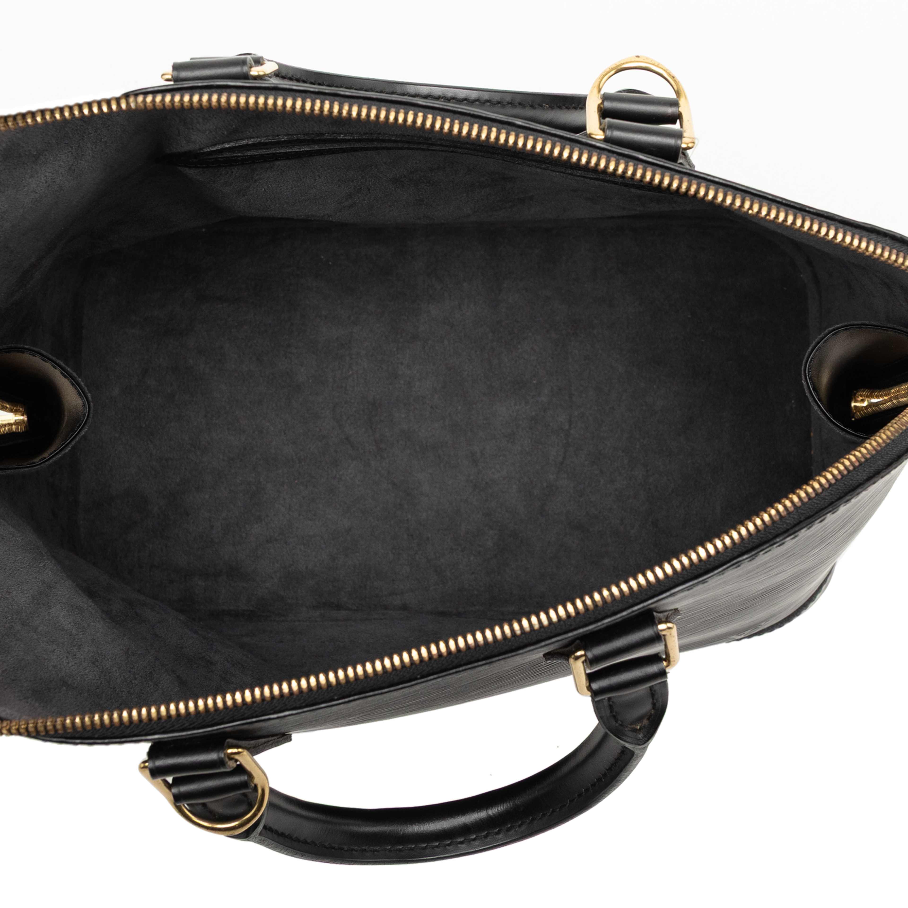 Louis Vuitton Epi Alma Pm, från Luxclusif, i färgen svart. Klicka för att öppna bilden i stort format