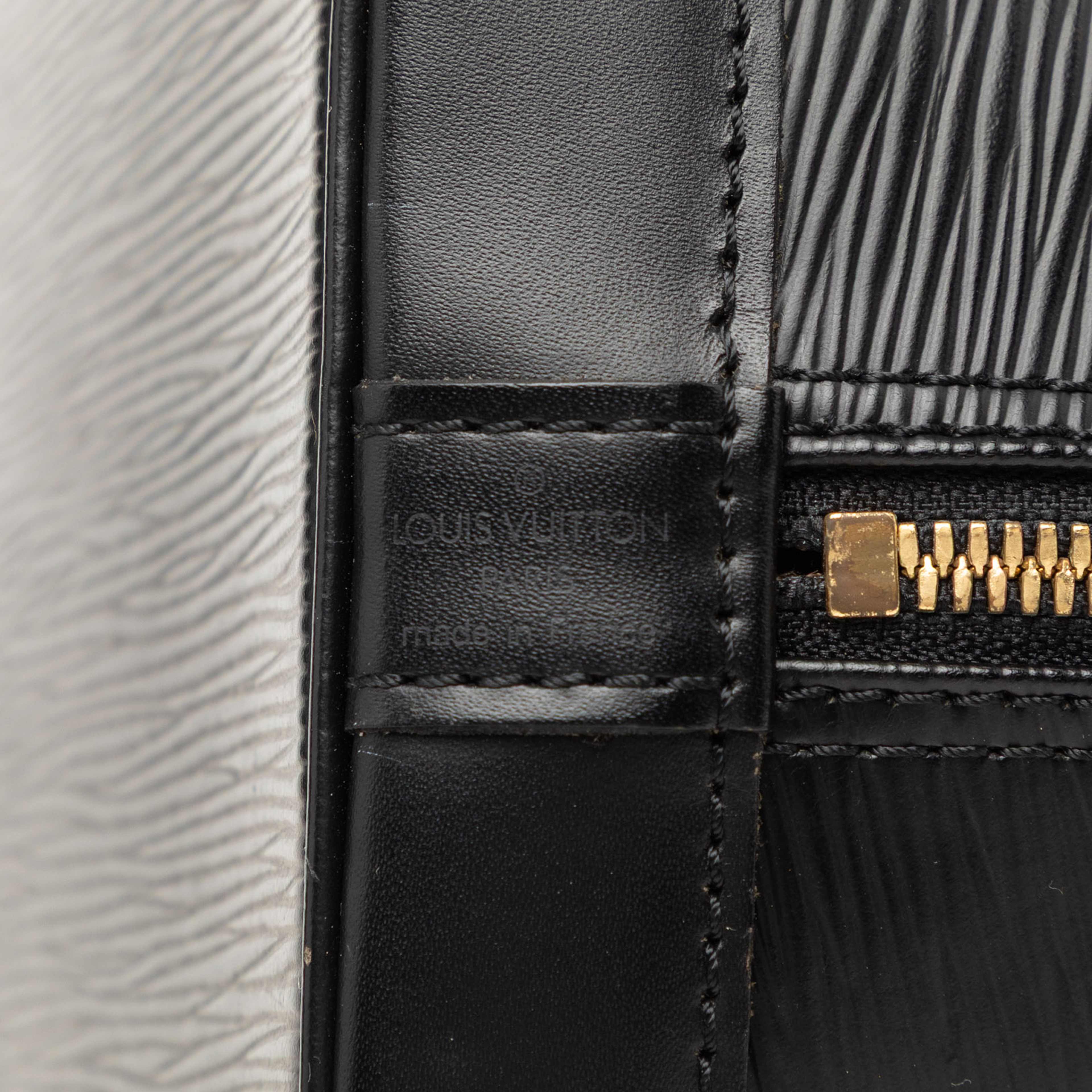 Louis Vuitton Epi Alma Pm, från Luxclusif, i färgen svart. Klicka för att öppna bilden i stort format