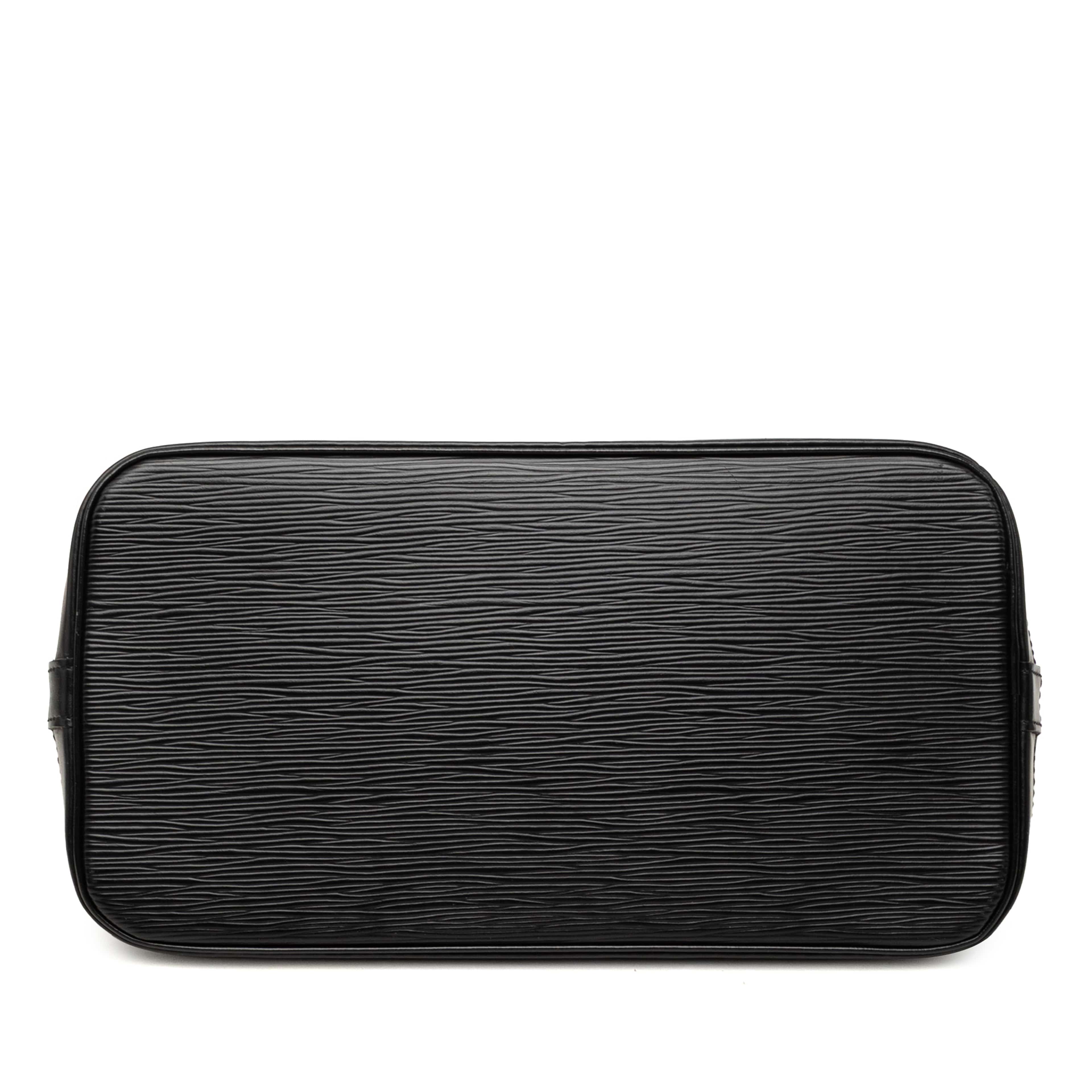 Louis Vuitton Epi Alma Pm, från Luxclusif, i färgen svart. Klicka för att öppna bilden i stort format