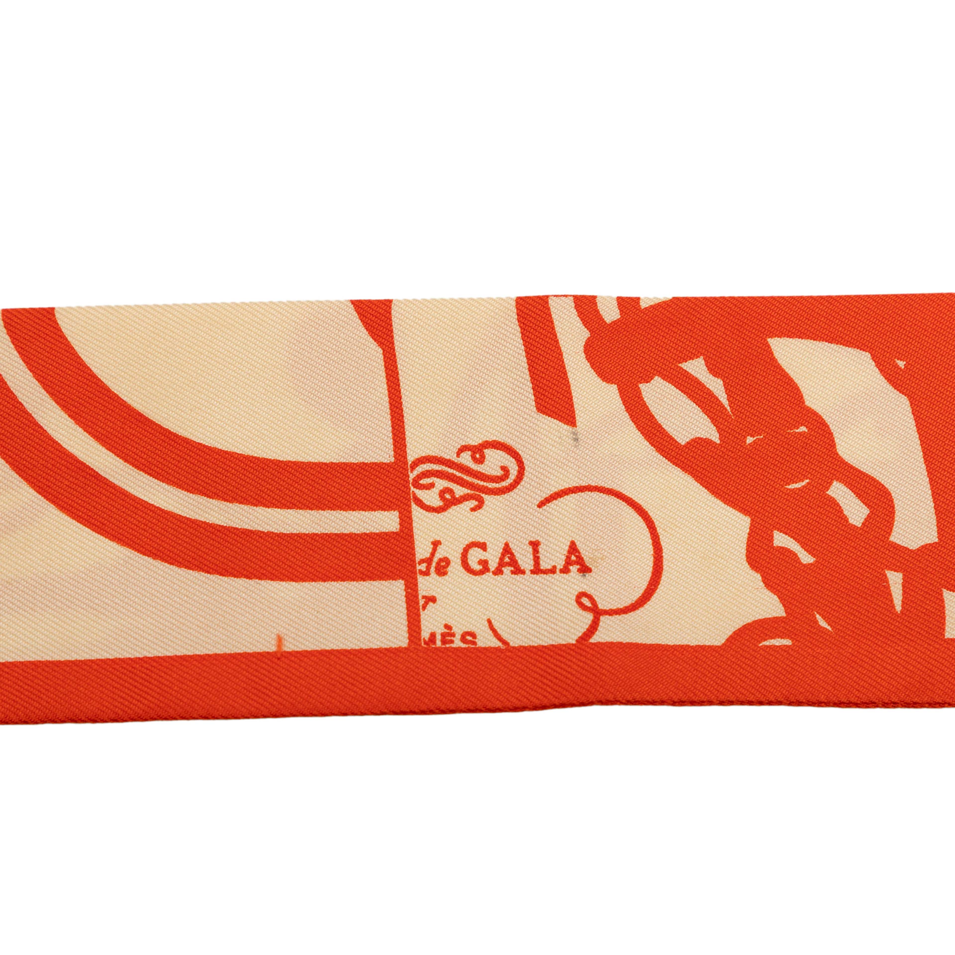 Hermès Brides De Gala Shadow Silk Twilly Scarf, från Luxclusif, i färgen dark orange. Klicka för att öppna bilden i stort format