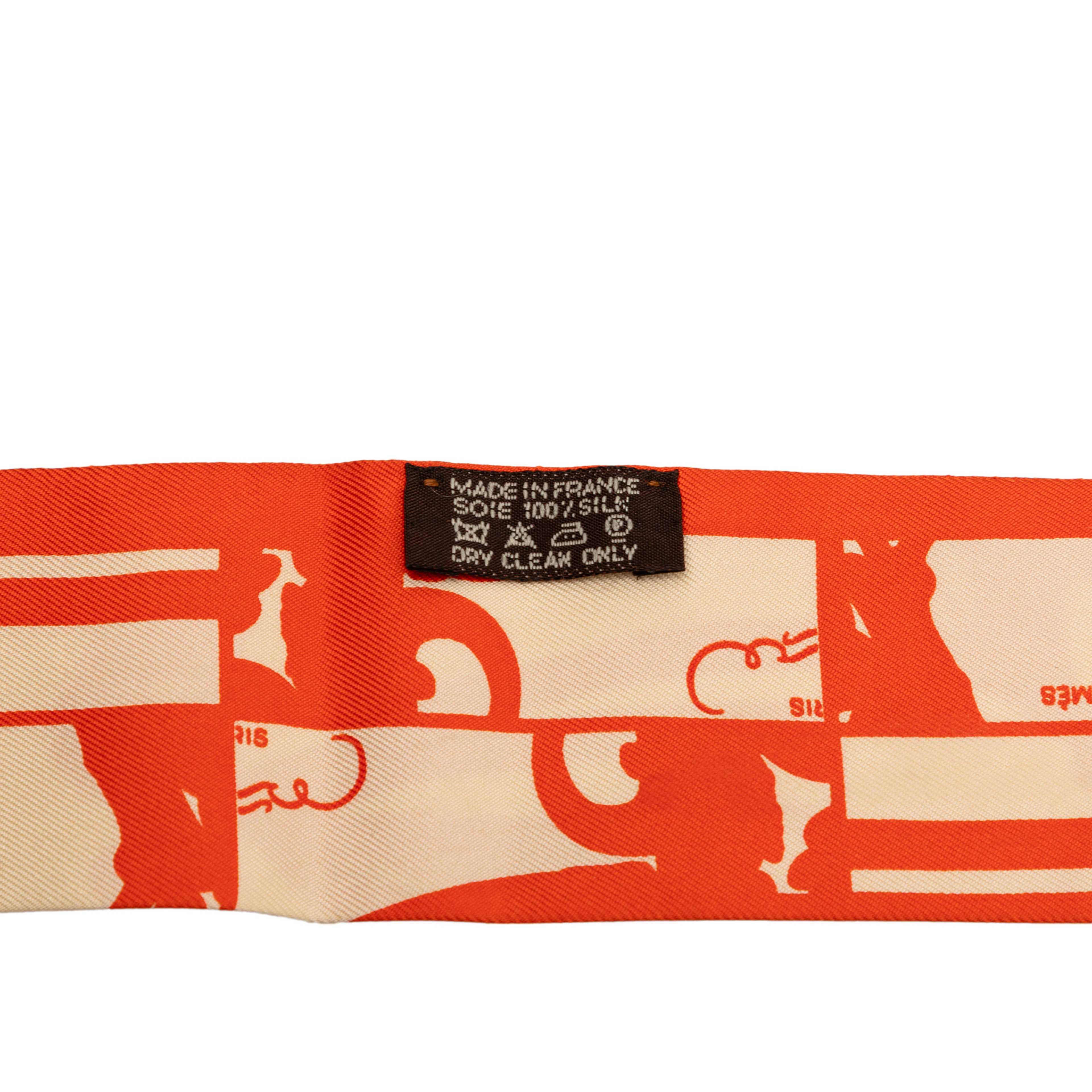 Hermès Brides De Gala Shadow Silk Twilly Scarf, från Luxclusif, i färgen dark orange. Klicka för att öppna bilden i stort format