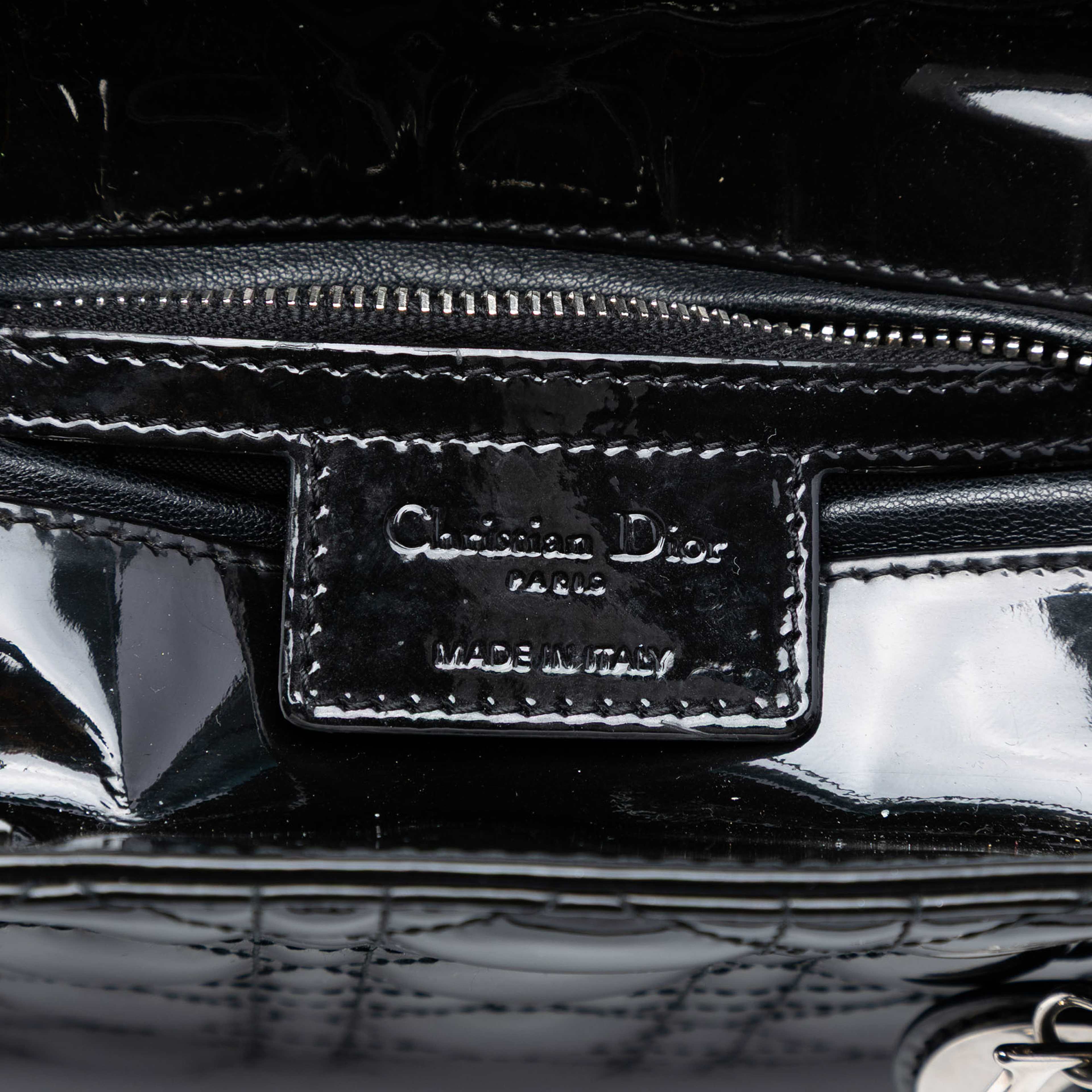 Dior Medium Patent Cannage Lady Dior, från Luxclusif, i färgen black. Klicka för att öppna bilden i stort format