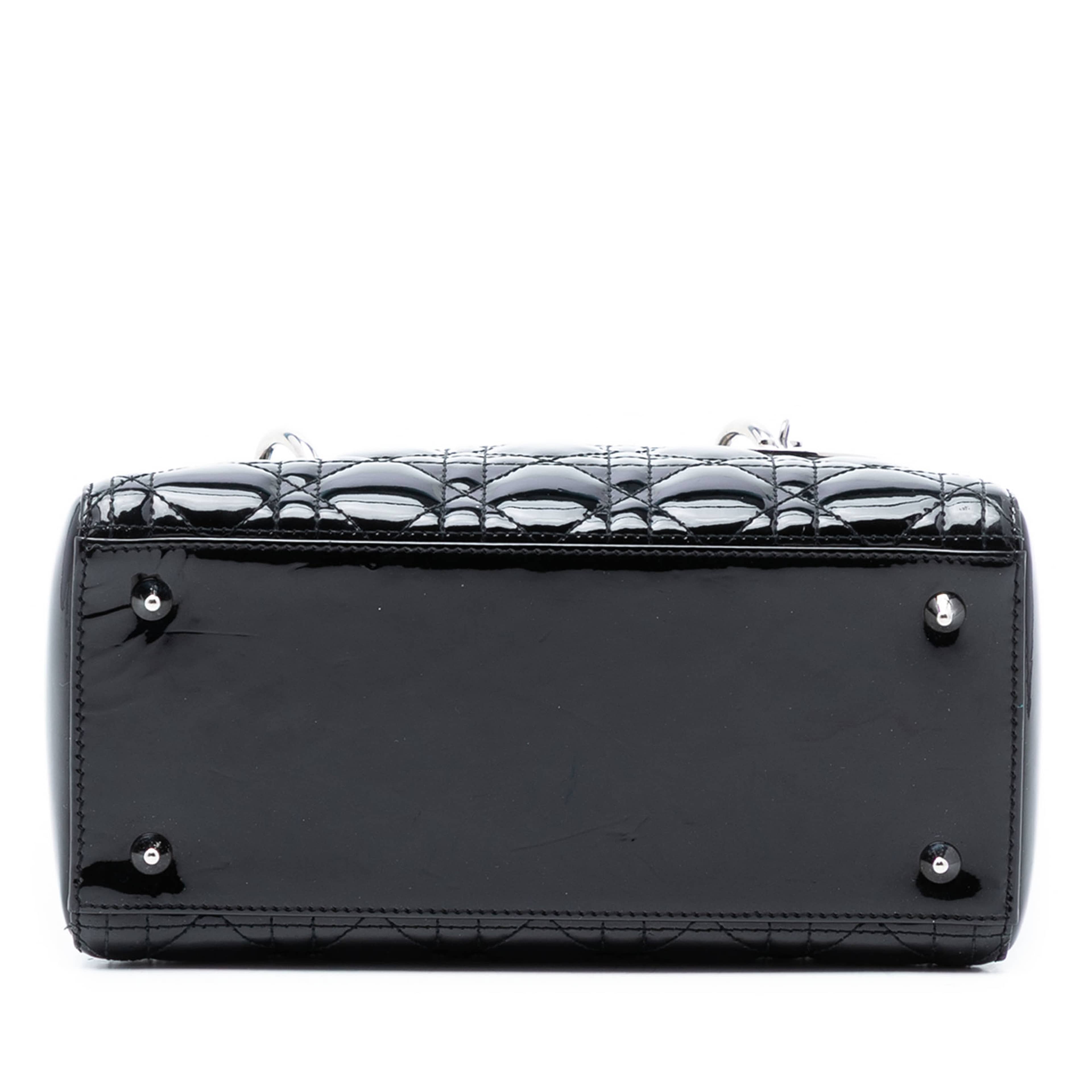 Dior Medium Patent Cannage Lady Dior, från Luxclusif, i färgen black. Klicka för att öppna bilden i stort format