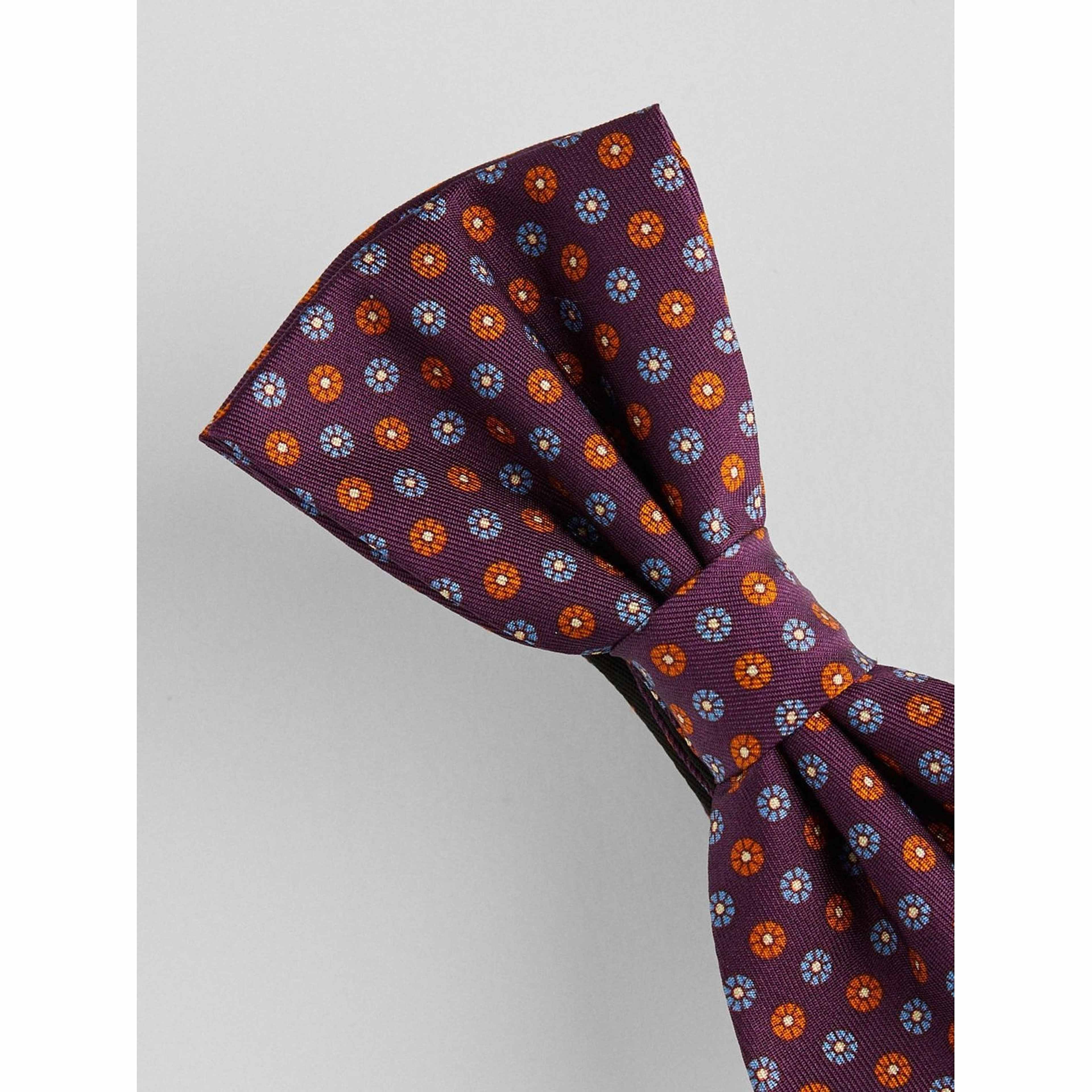 Bow Tie Motif