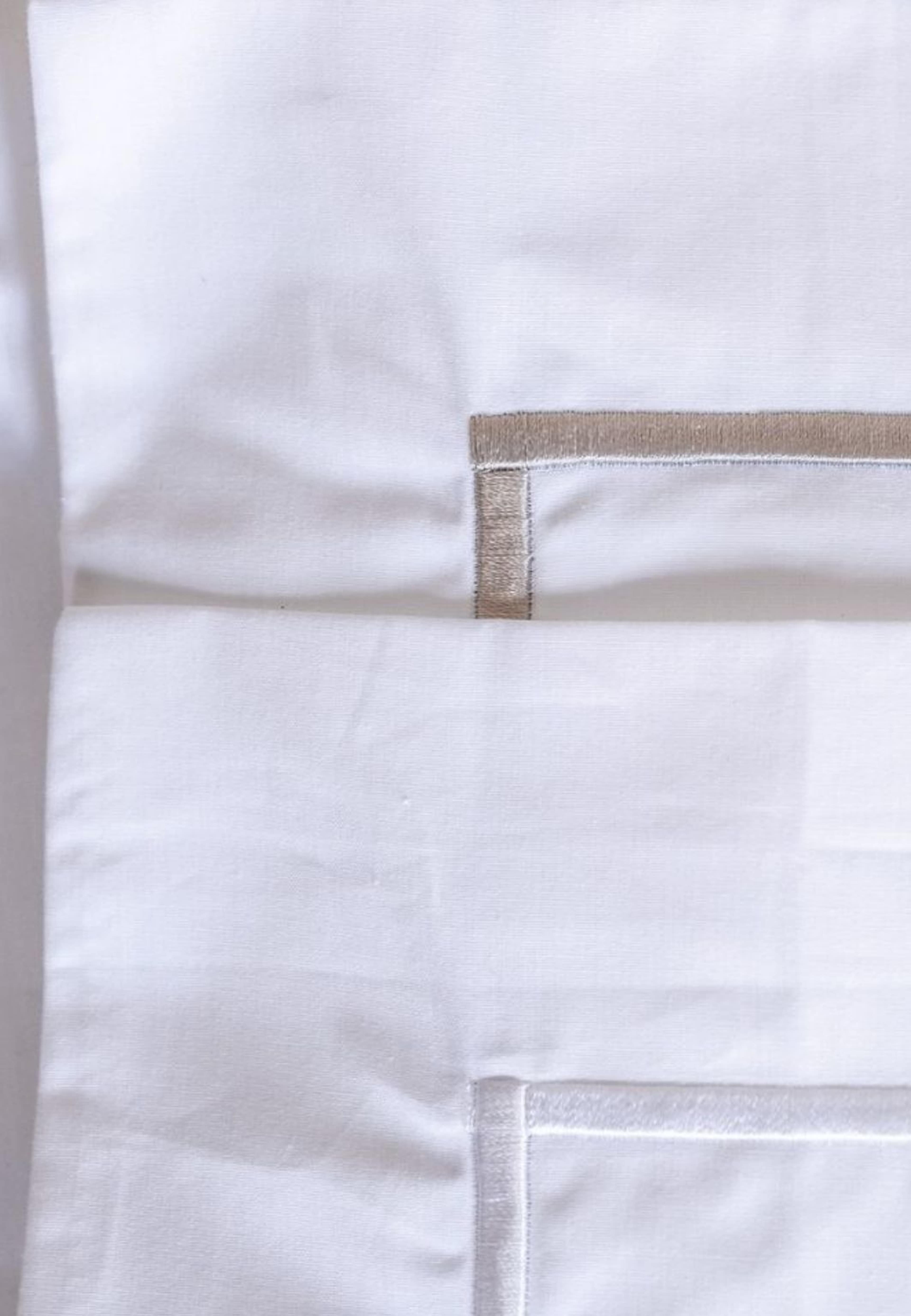 Ralph - Örngott 50x90, från Home of ESS, i färgen white/champagne. Klicka för att öppna bilden i stort format