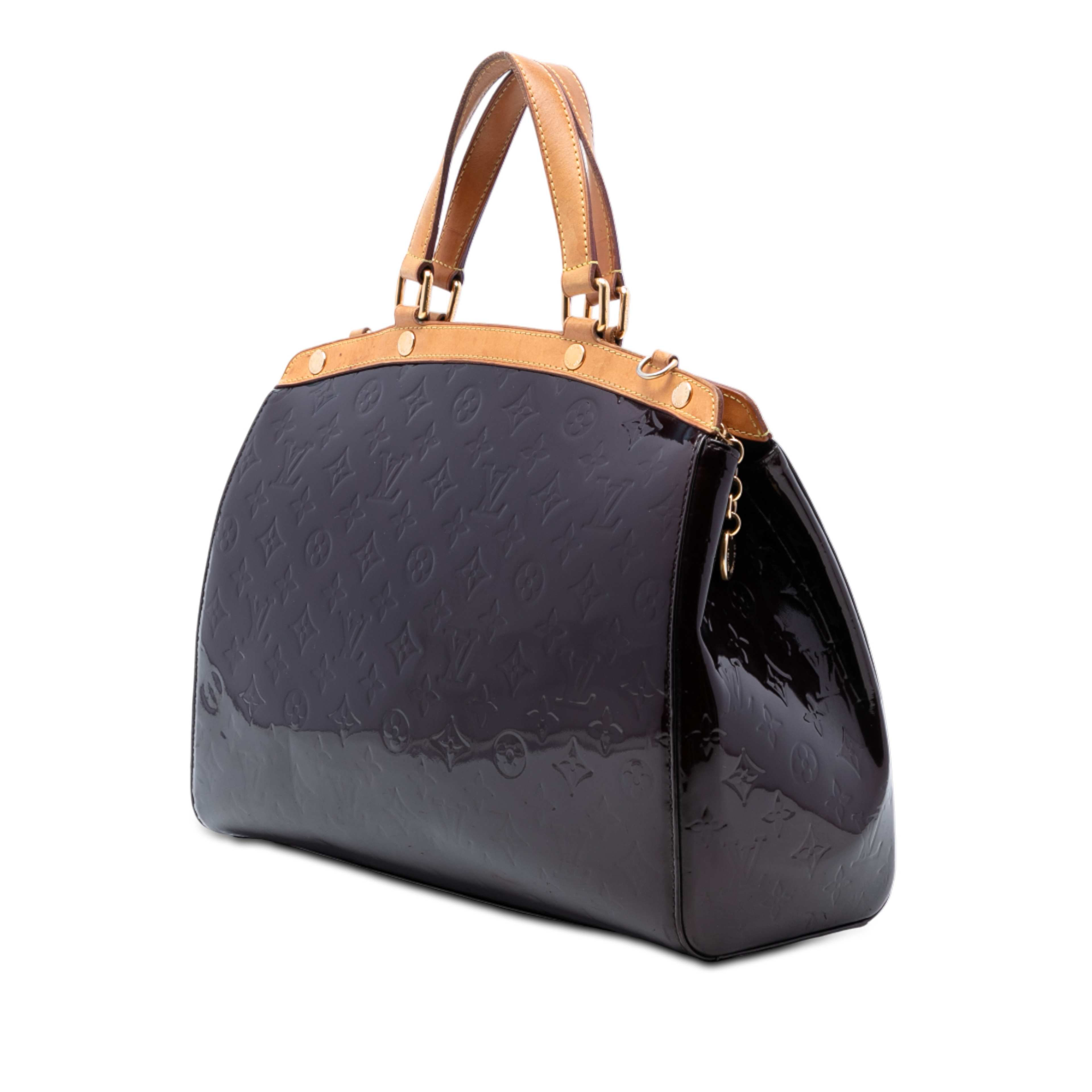 Louis Vuitton Monogram Vernis Brea Gm, från Luxclusif, i färgen purpur. Klicka för att öppna bilden i stort format