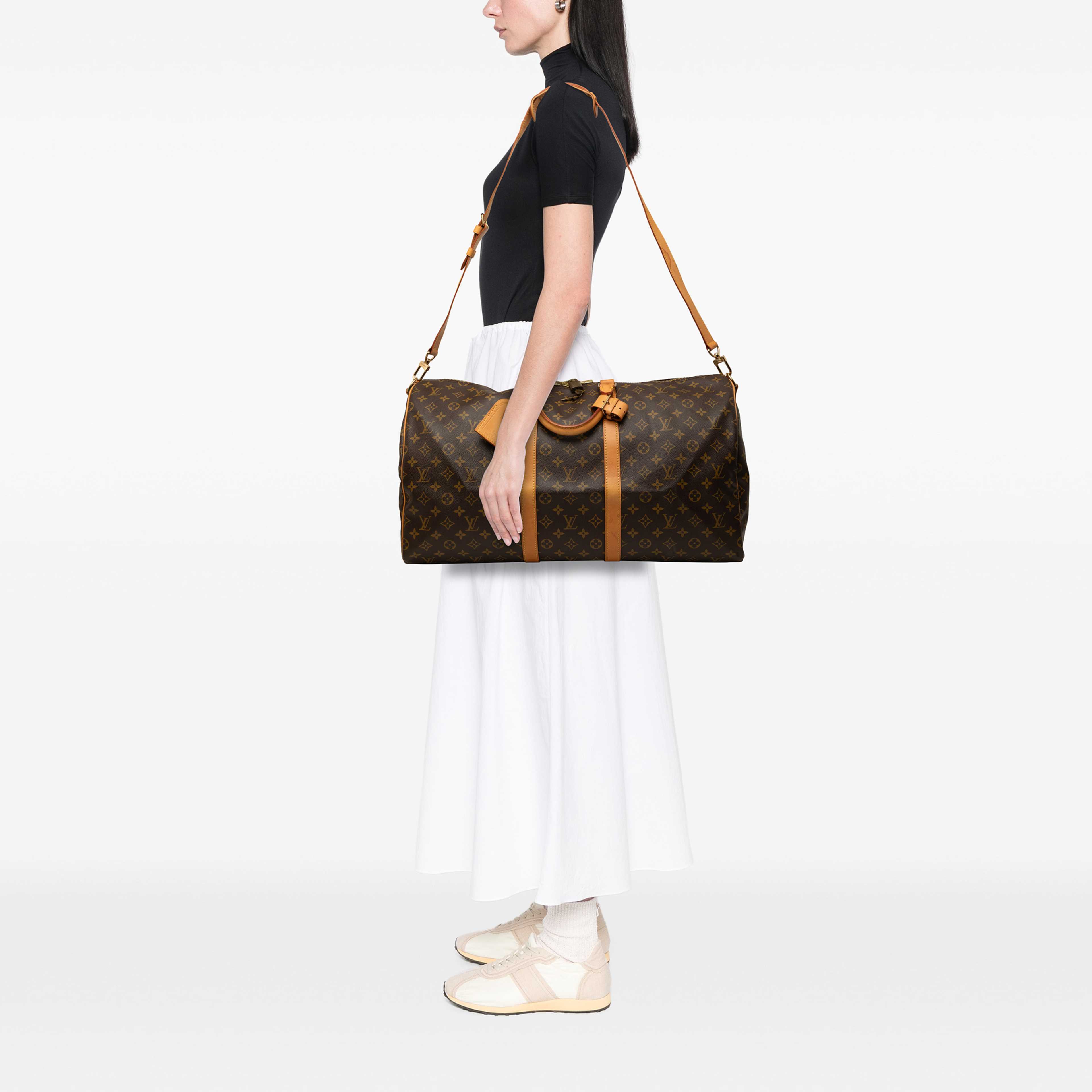 Louis Vuitton Monogram Keepall Bandouliere 55, från Luxclusif, i färgen brun. Klicka för att öppna bilden i stort format