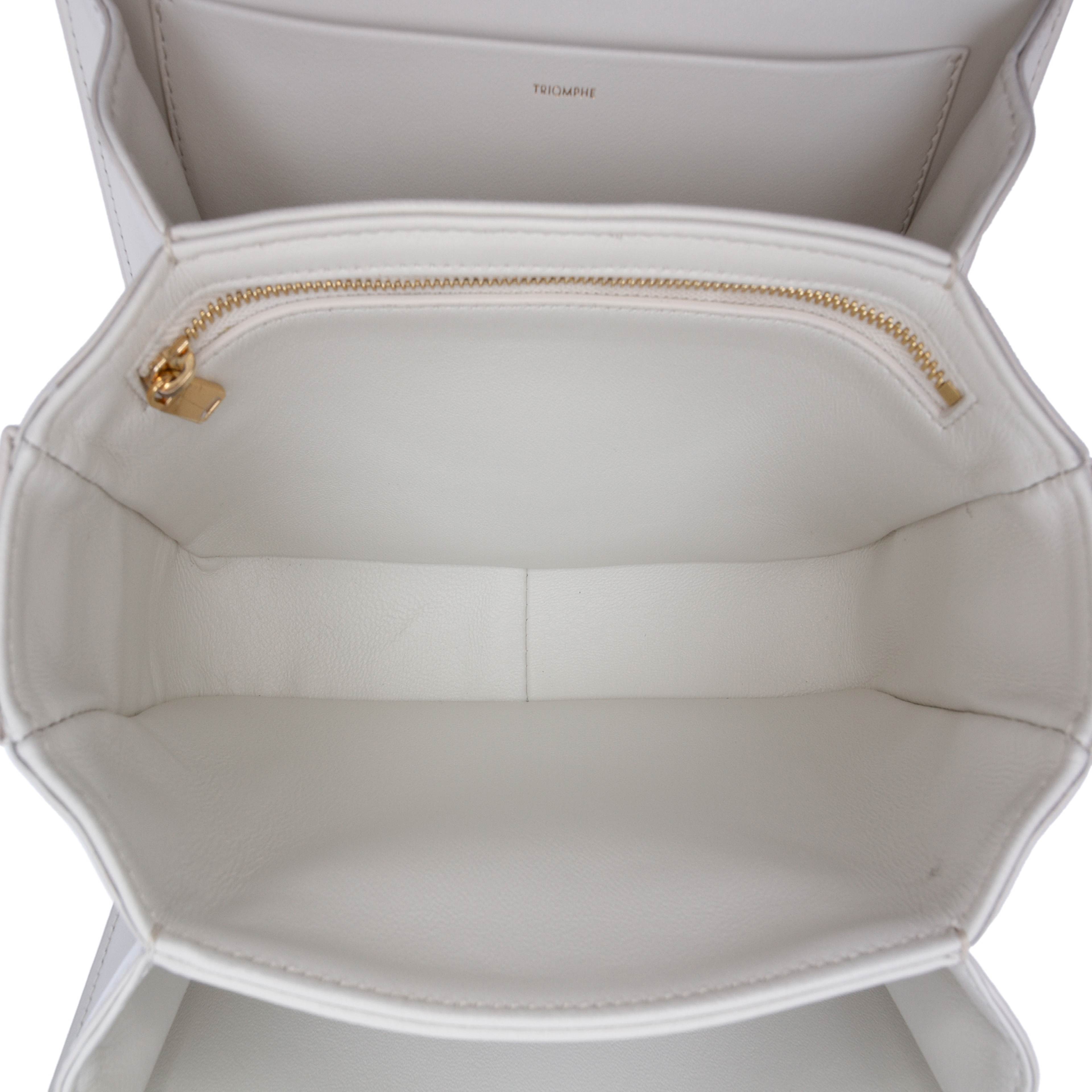 Celine Classique Shiny Calfskin Triomphe Crossbody, från Luxclusif, i färgen vit. Klicka för att öppna bilden i stort format