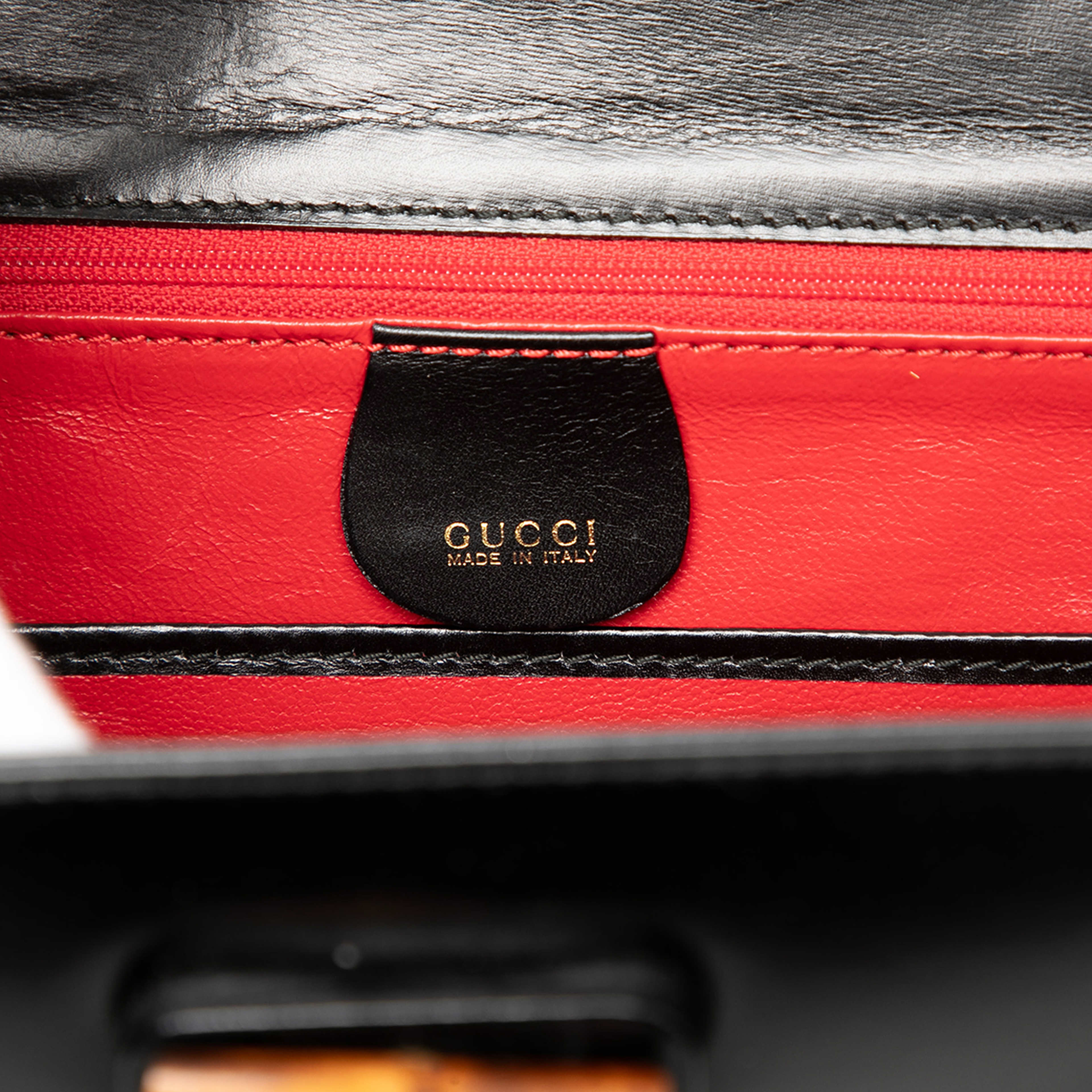 Gucci Small Calfskin Bamboo Night, från Luxclusif, i färgen black. Klicka för att öppna bilden i stort format