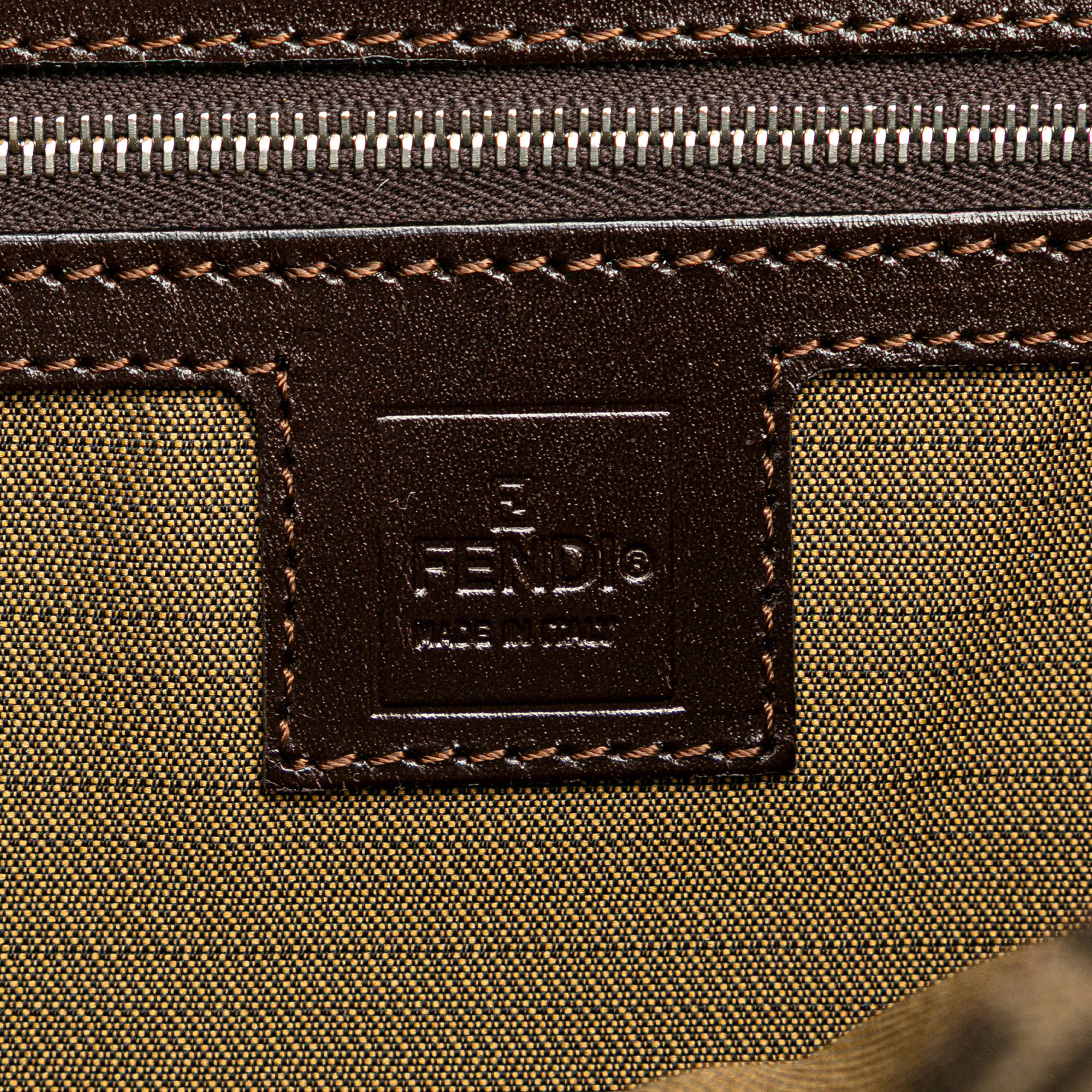 Fendi Zucca Canvas Tote, från Luxclusif, i färgen dark brown. Klicka för att öppna bilden i stort format