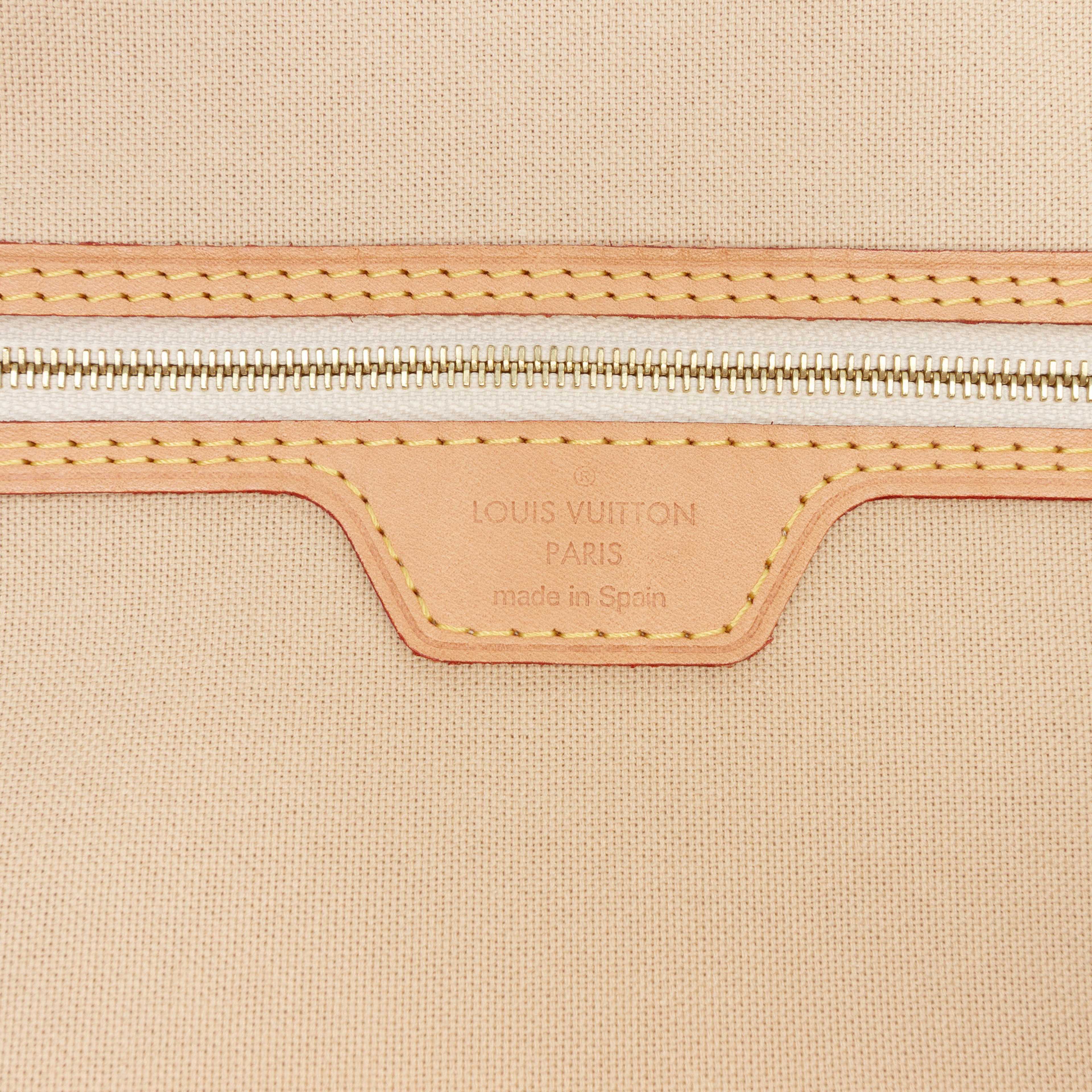 Louis Vuitton Damier Azur All In Mm, från Luxclusif, i färgen white. Klicka för att öppna bilden i stort format