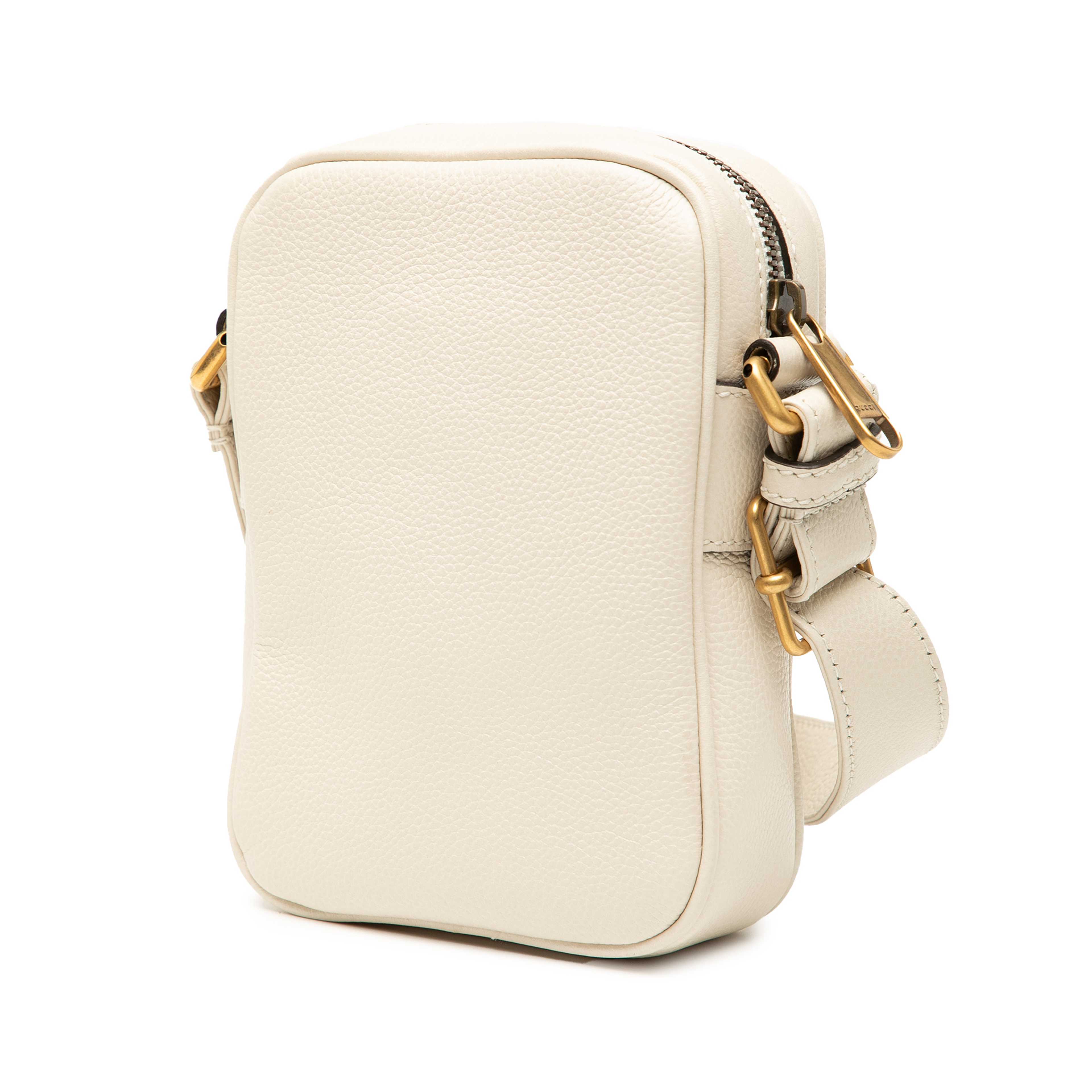 Gucci Mini Grained Calfskin Logo Crossbody, från Luxclusif, i färgen vit. Klicka för att öppna bilden i stort format