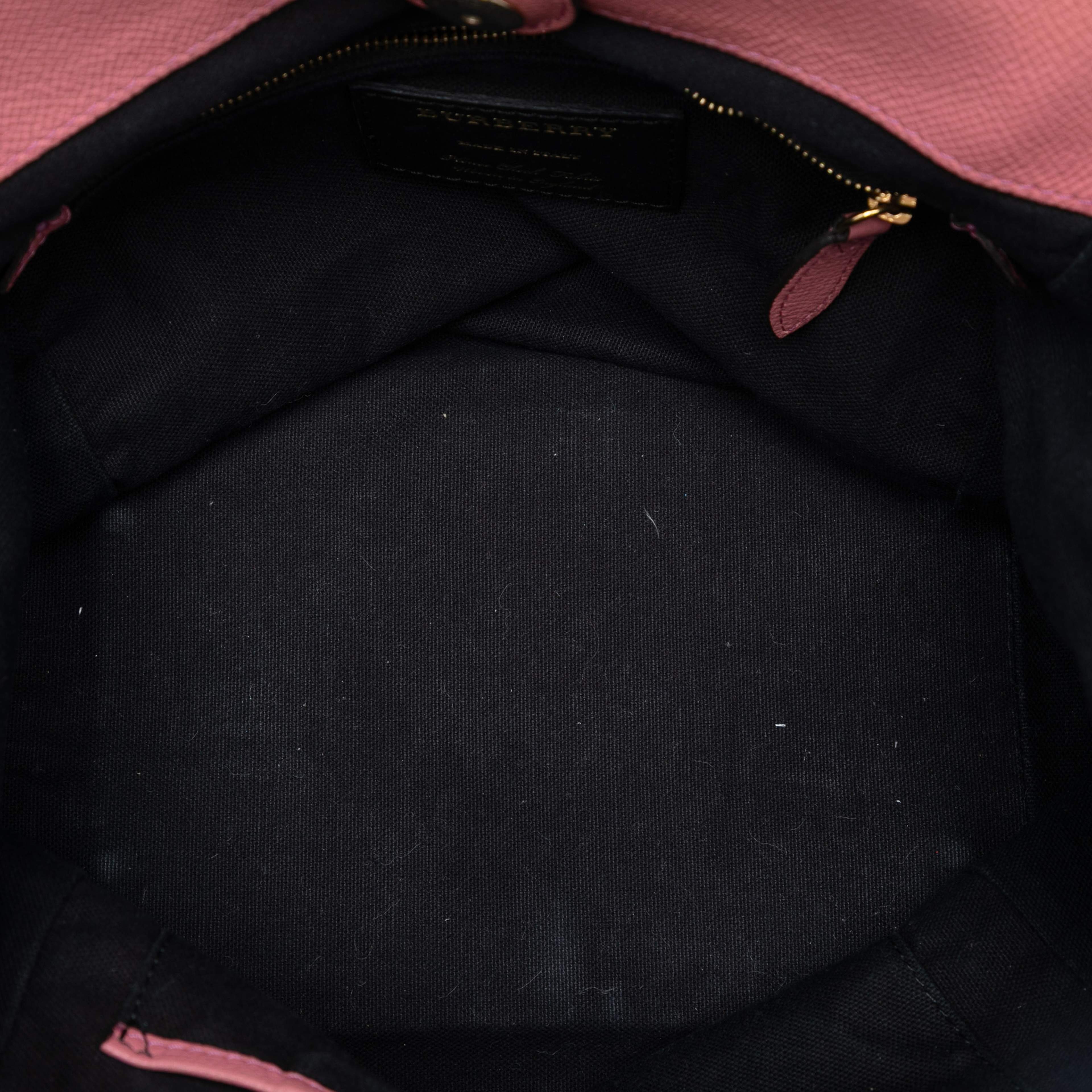 Burberry Small Leather And House Check Canvas Canterbury Tote, från Luxclusif, i färgen pink. Klicka för att öppna bilden i stort format