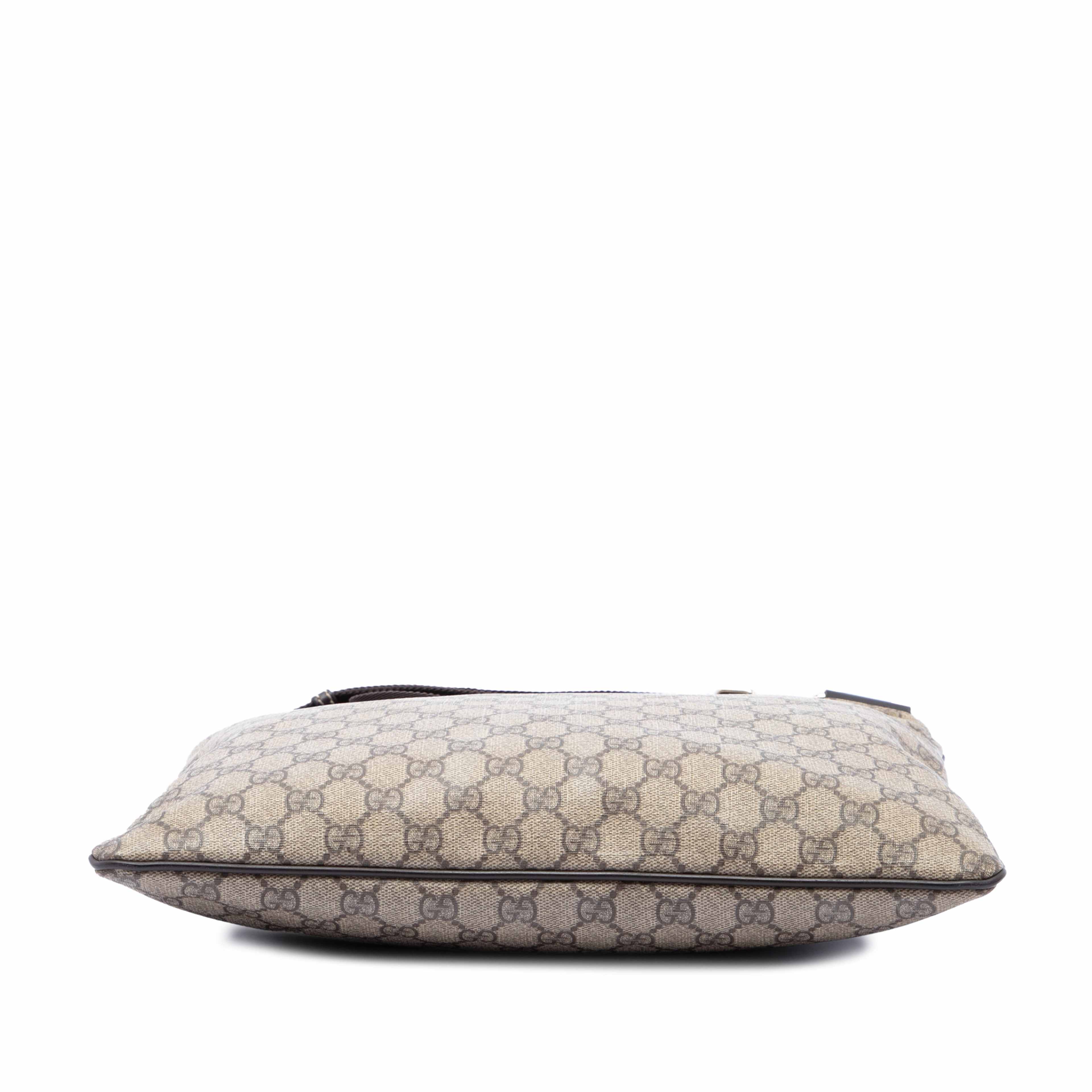 Gucci Gg Supreme Crossbody, från Luxclusif, i färgen beige. Klicka för att öppna bilden i stort format