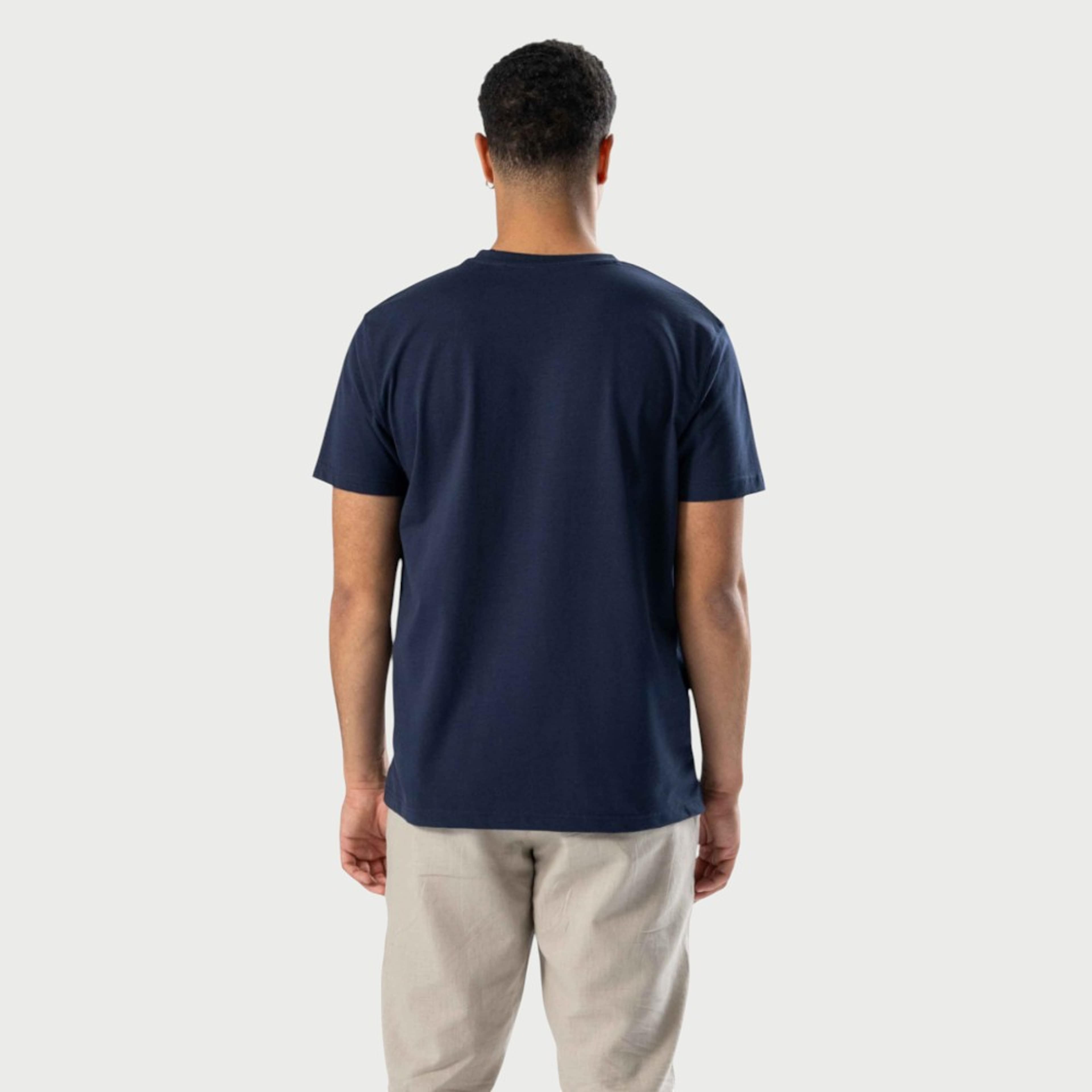 Vanlig T-shirt, från TeeShoppen, i färgen marin. Klicka för att öppna bilden i stort format