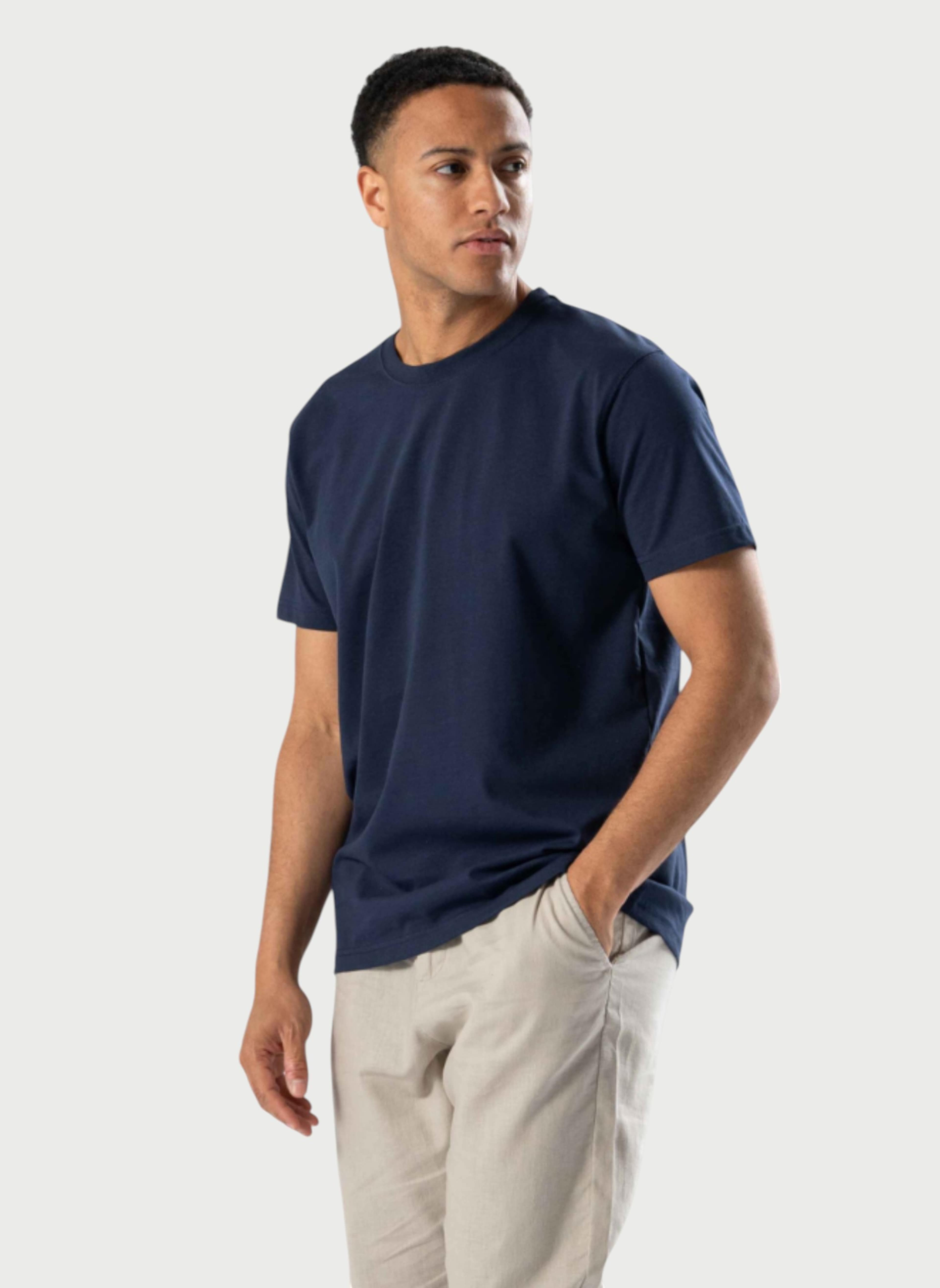 Vanlig T-shirt, från TeeShoppen, i färgen marin. Klicka för att öppna bilden i stort format