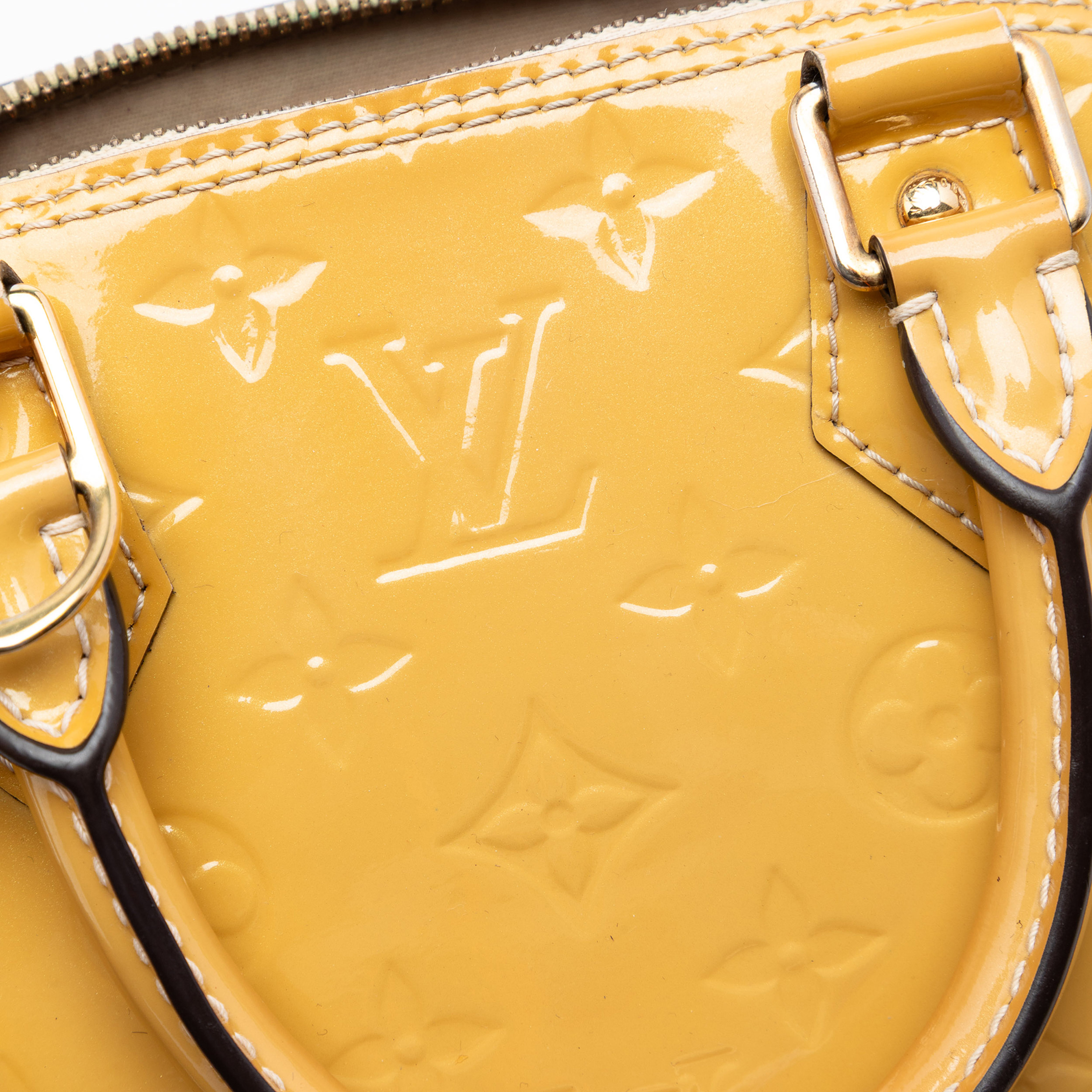 Louis Vuitton Monogram Vernis Alma Bb, från Luxclusif, i färgen yellow. Klicka för att öppna bilden i stort format