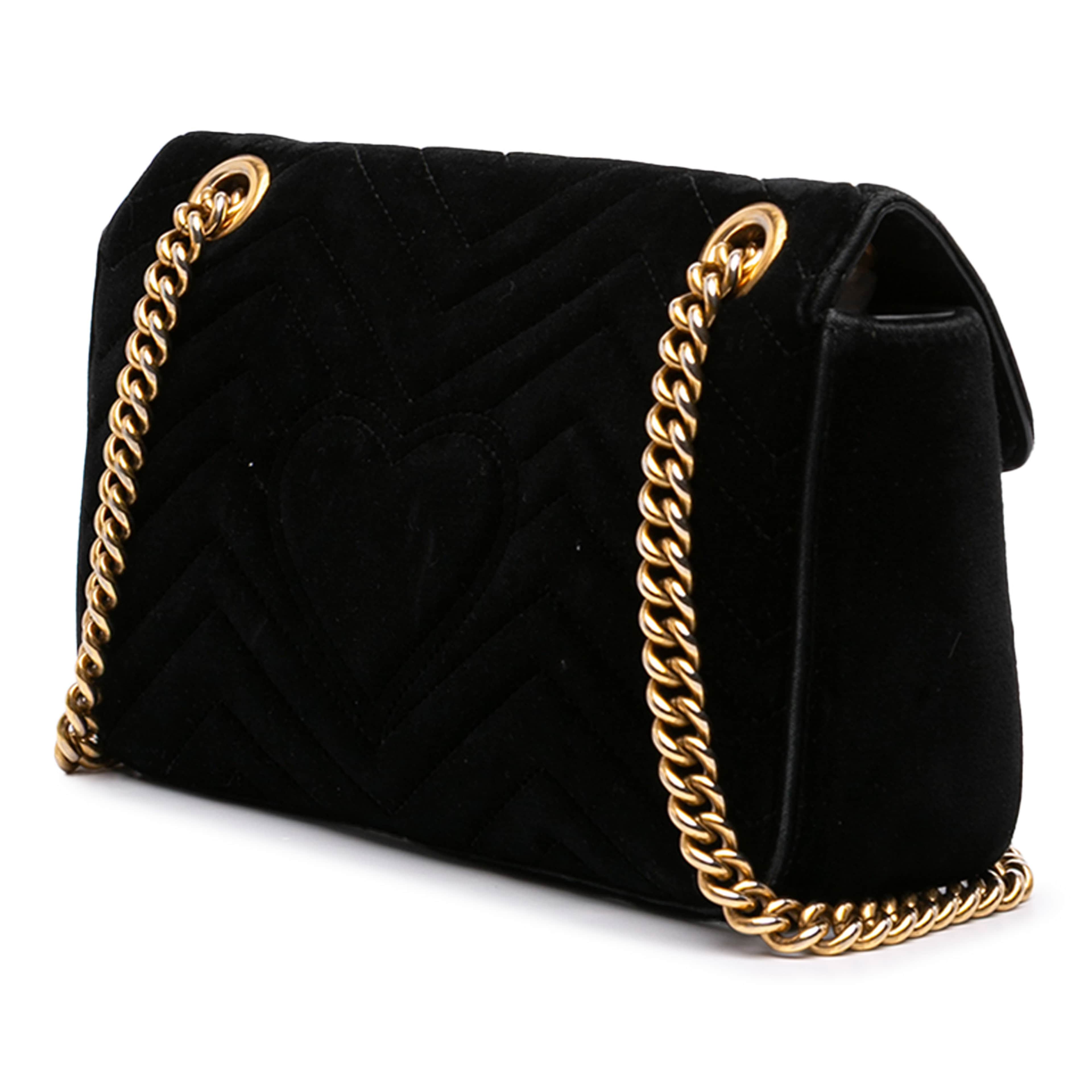 Gucci Medium Gg Marmont Matelasse Velvet Shoulder Bag, från Luxclusif, i färgen svart. Klicka för att öppna bilden i stort format
