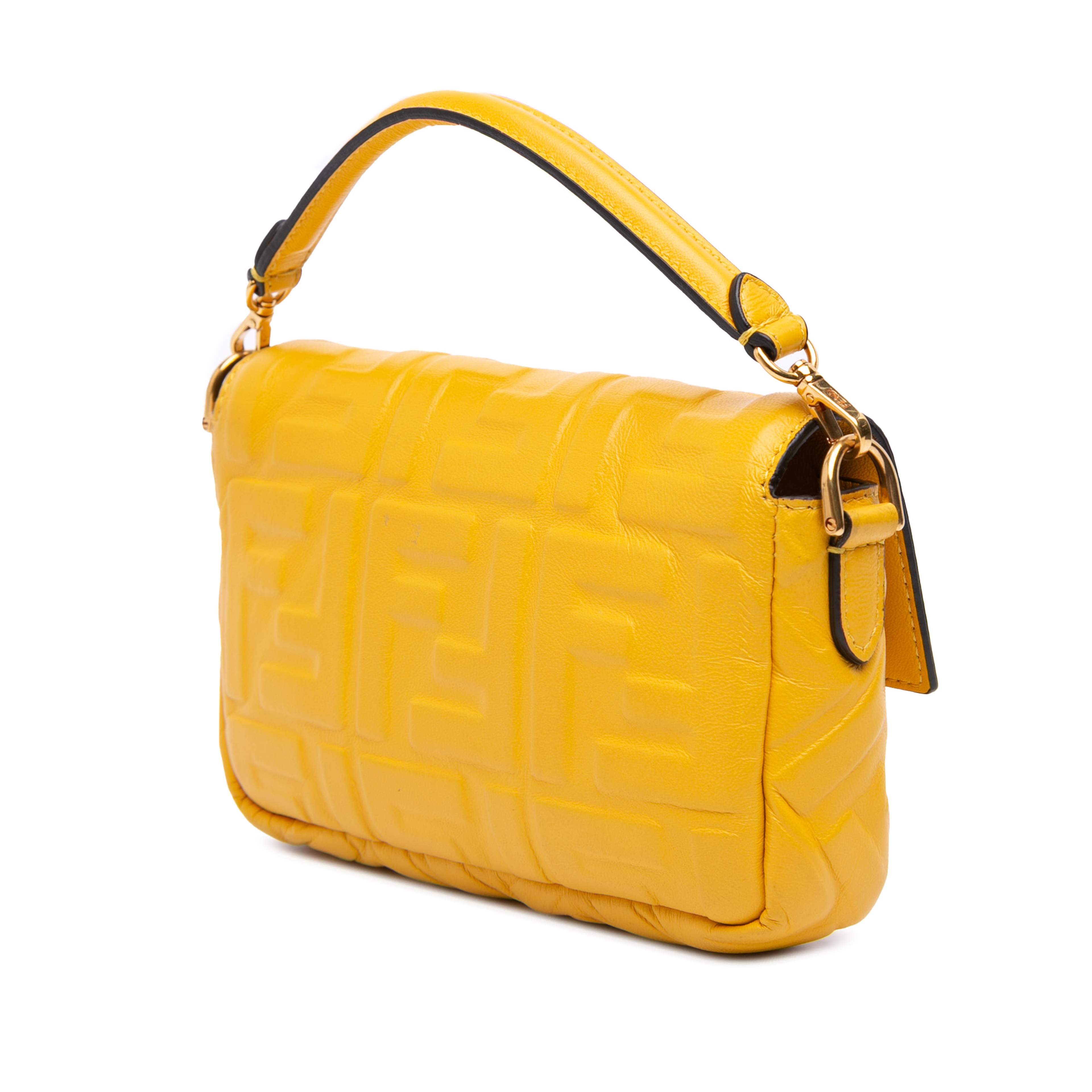Fendi Mini Zucca Embossed Leather Baguette Satchel, från Luxclusif, i färgen mustard. Klicka för att öppna bilden i stort format