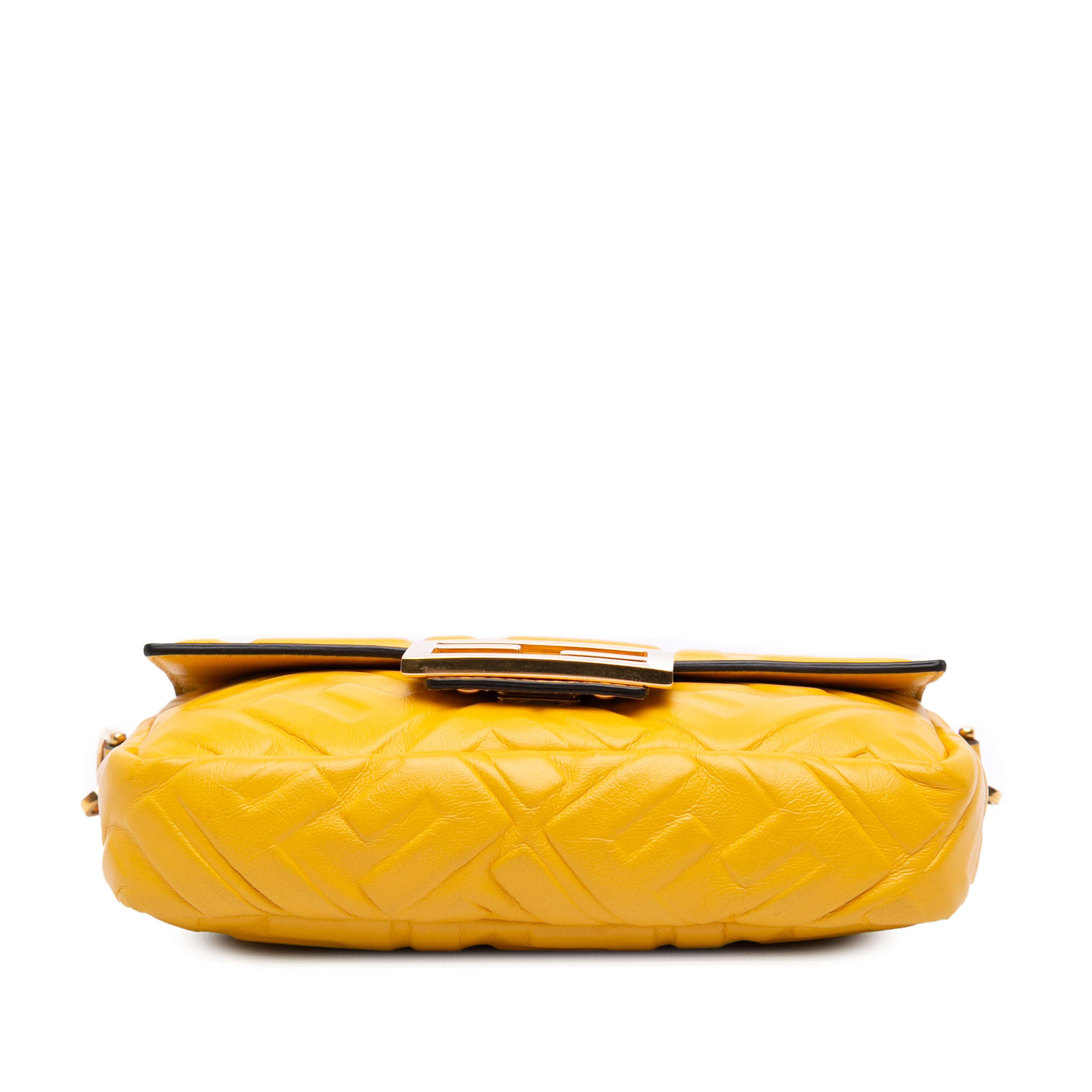 Fendi Mini Zucca Embossed Leather Baguette Satchel, från Luxclusif, i färgen mustard. Klicka för att öppna bilden i stort format