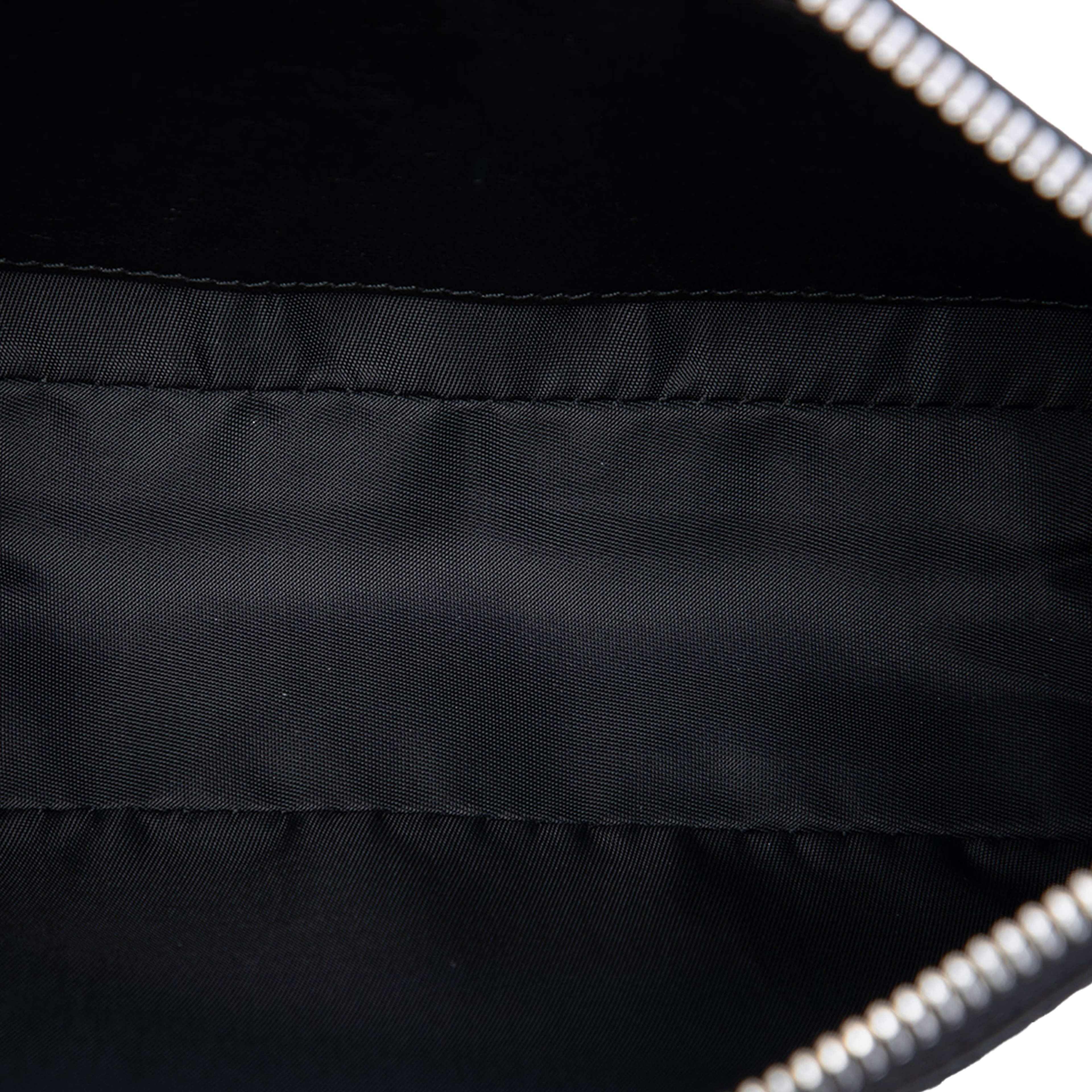 Dior Diorissimo Patent Shoulder Bag, från Luxclusif, i färgen svart. Klicka för att öppna bilden i stort format