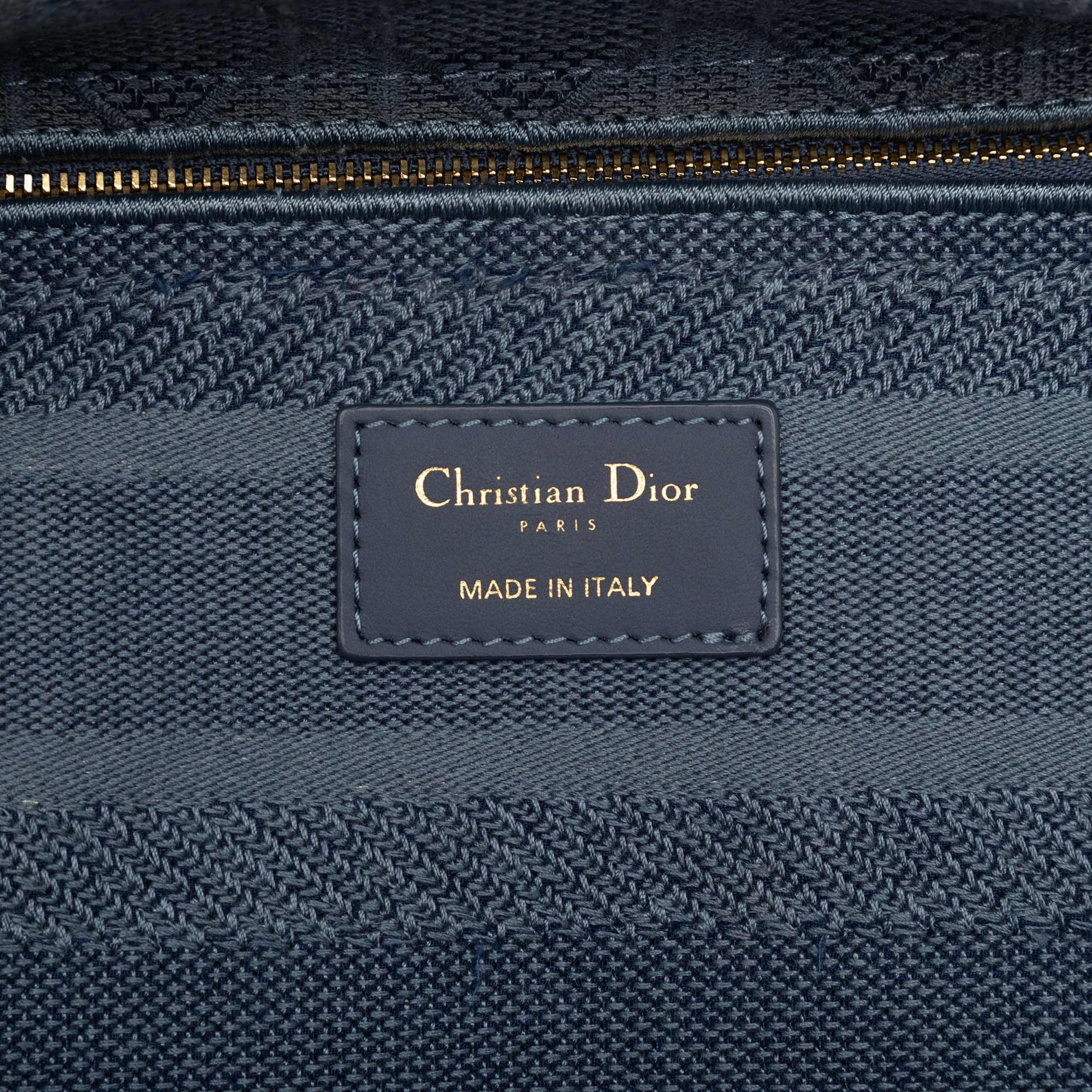 Dior Medium Canvas Cannage Lady D Lite, från Luxclusif, i färgen denim. Klicka för att öppna bilden i stort format