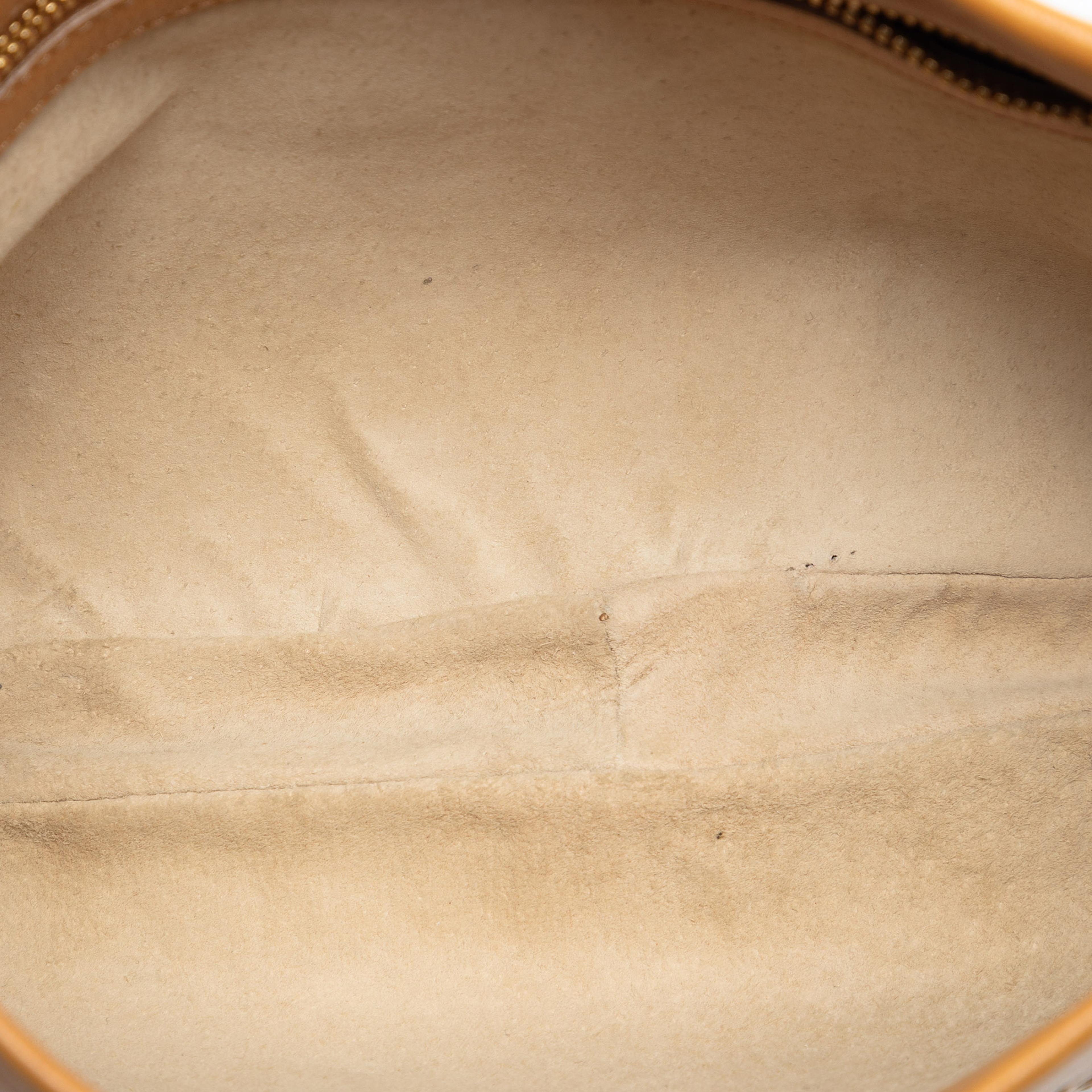 Bottega Veneta Nappa Intrecciato Shoulder Bag, från Luxclusif, i färgen caramel. Klicka för att öppna bilden i stort format