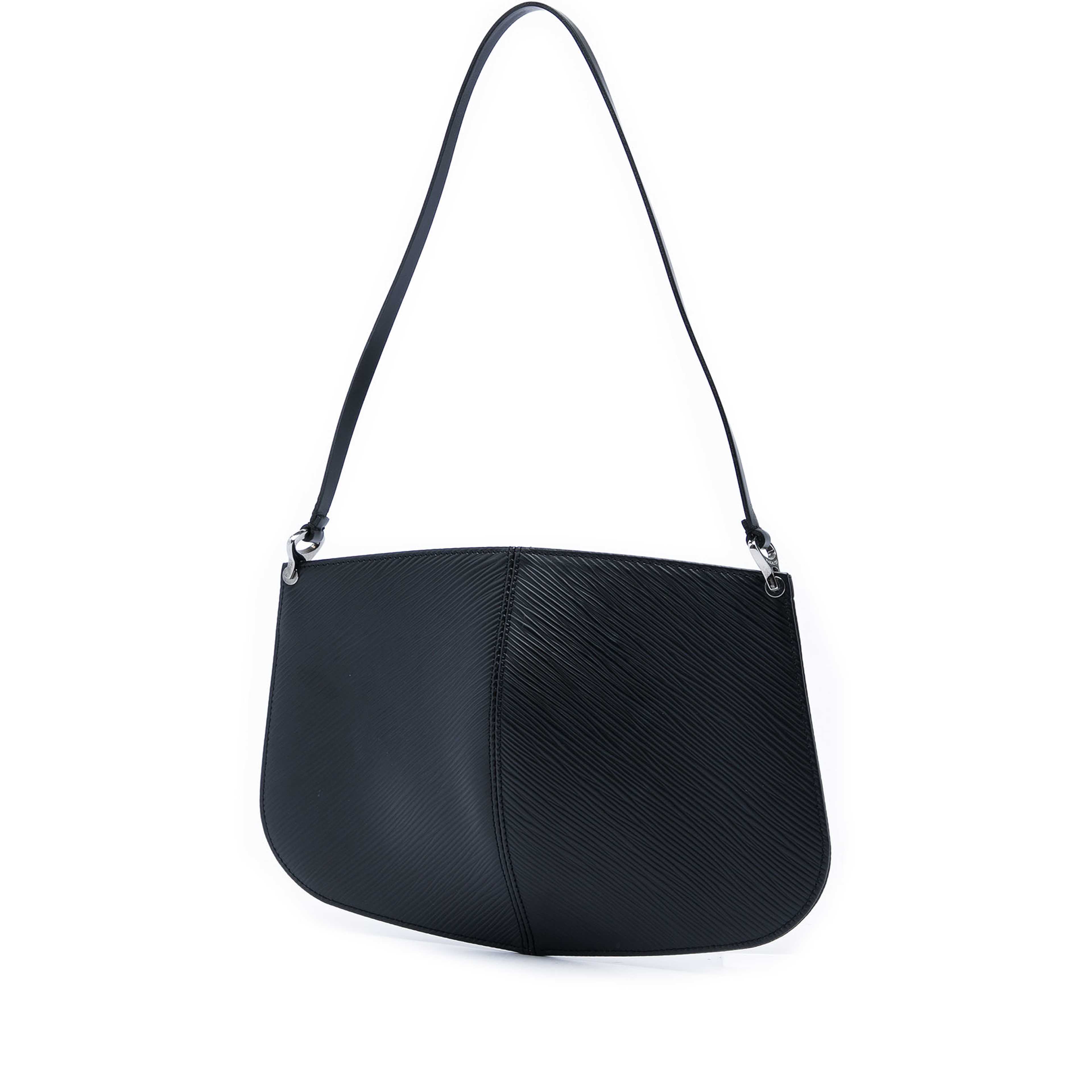 Louis Vuitton Epi Demi Lune Pochette, från Luxclusif, i färgen svart. Klicka för att öppna bilden i stort format