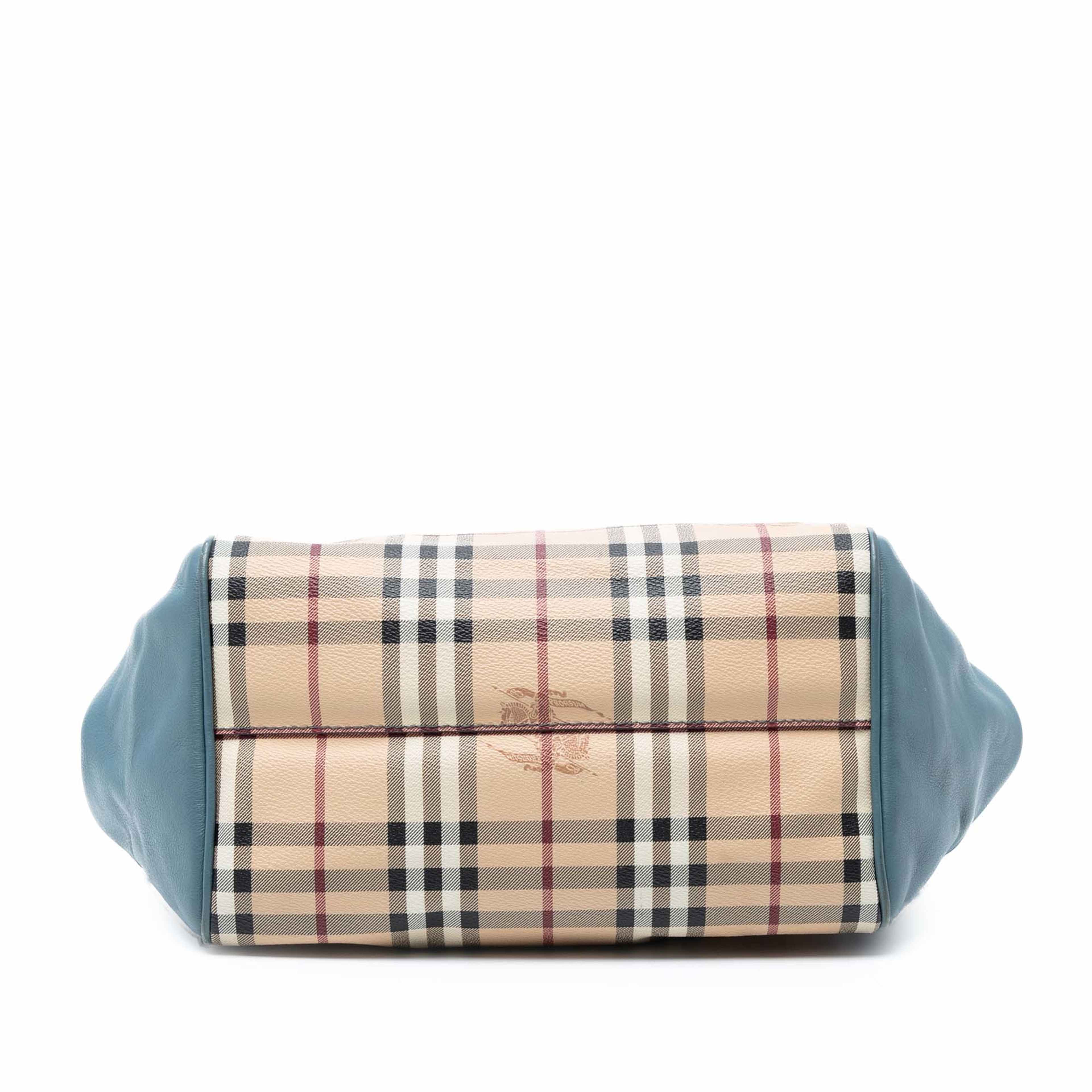 Burberry Small Leather Trimmed Haymarket Check Coated Canvas Canterbury Tote, från Luxclusif, i färgen beige. Klicka för att öppna bilden i stort format