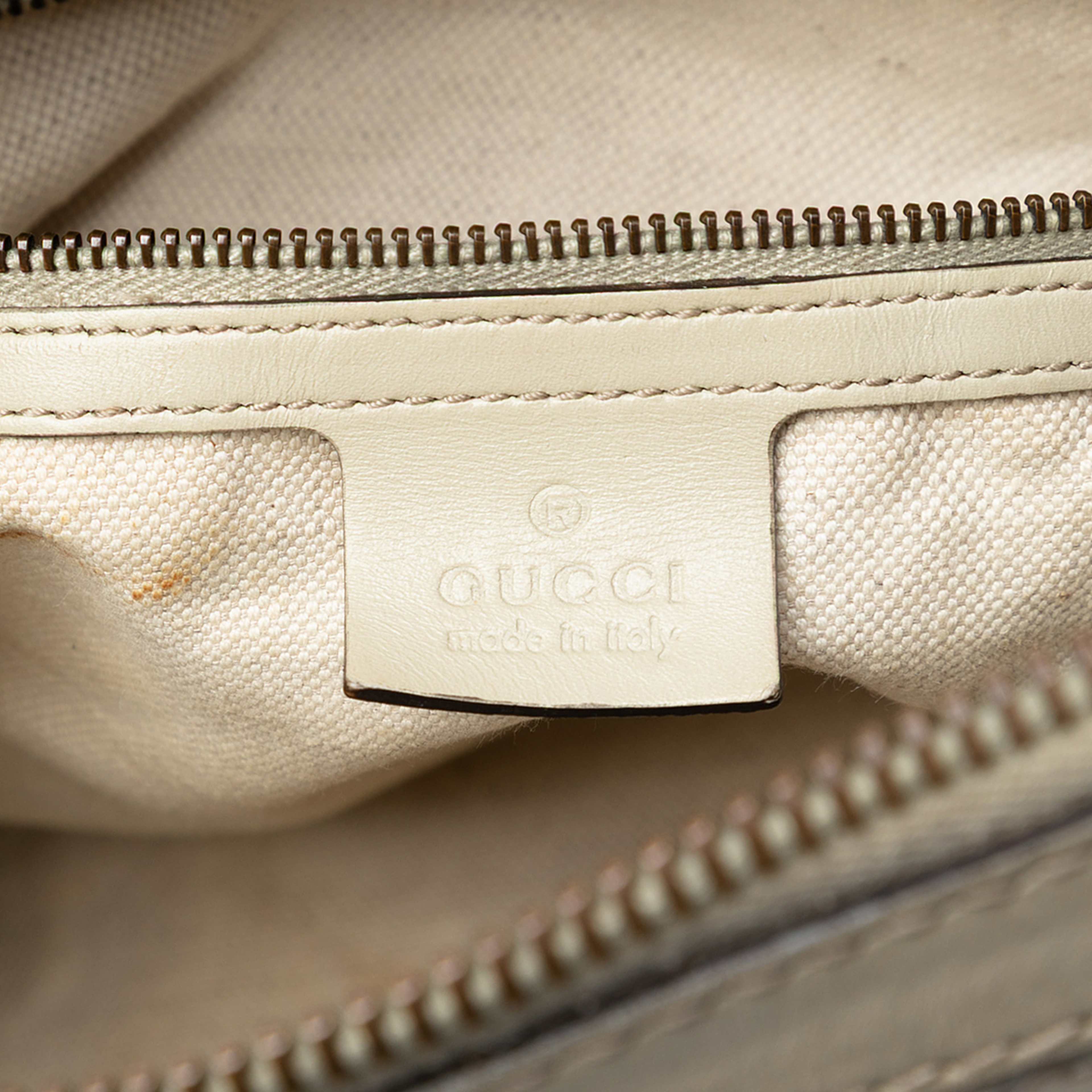 Gucci Medium Guccissima Scarlett Satchel, från Luxclusif, i färgen beige. Klicka för att öppna bilden i stort format