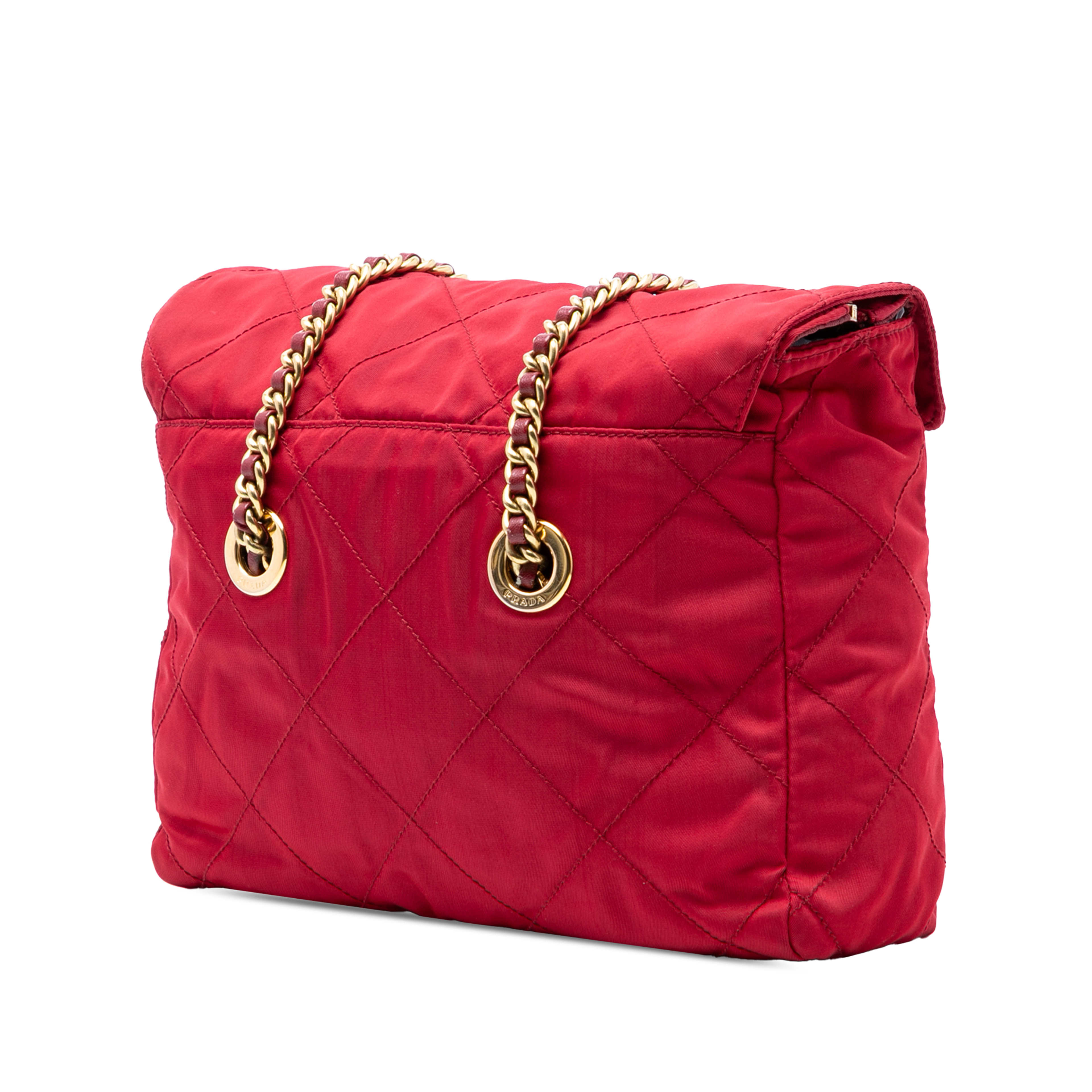 Prada Impuntu Tessuto Chain Shoulder Bag, från Luxclusif, i färgen red. Klicka för att öppna bilden i stort format