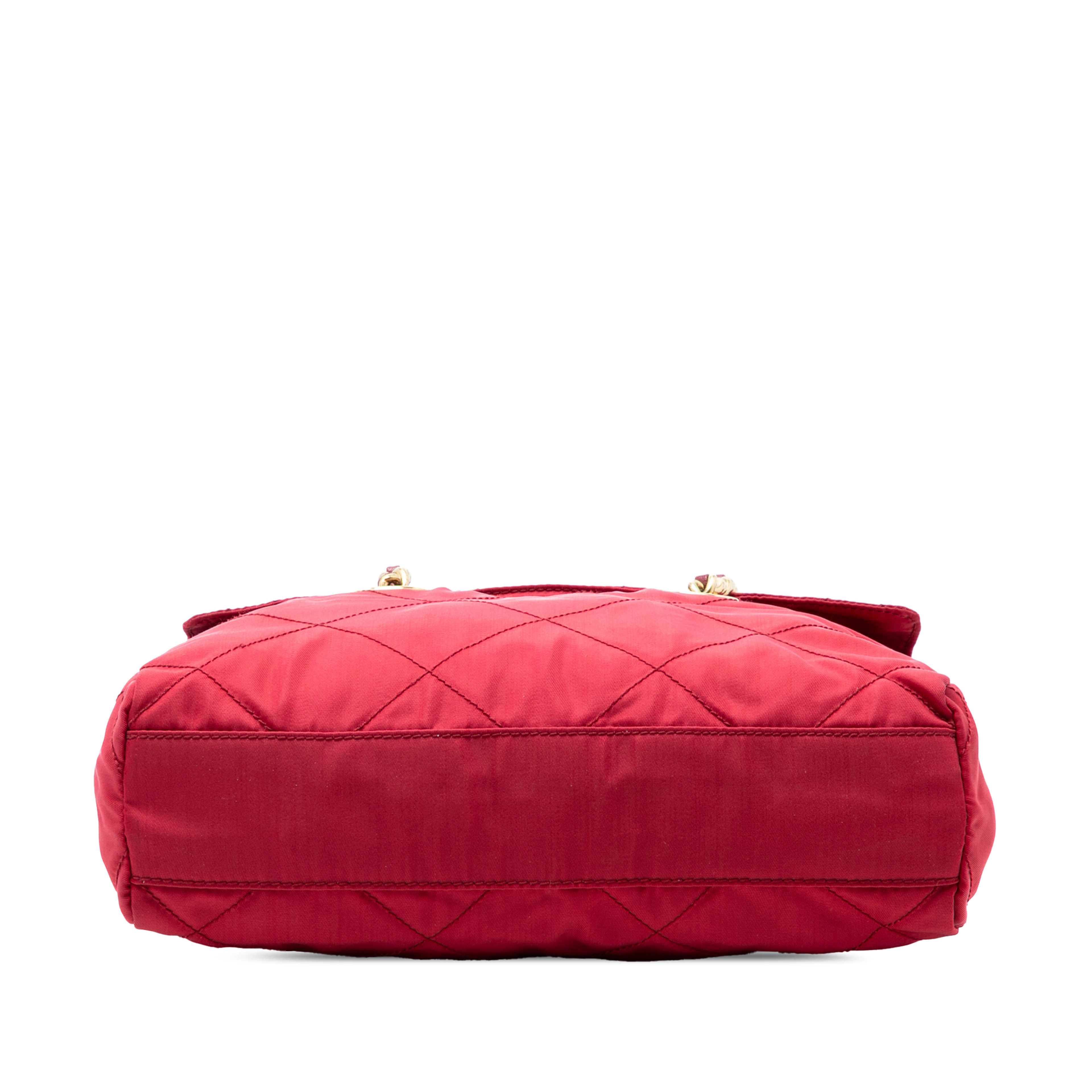 Prada Impuntu Tessuto Chain Shoulder Bag, från Luxclusif, i färgen red. Klicka för att öppna bilden i stort format