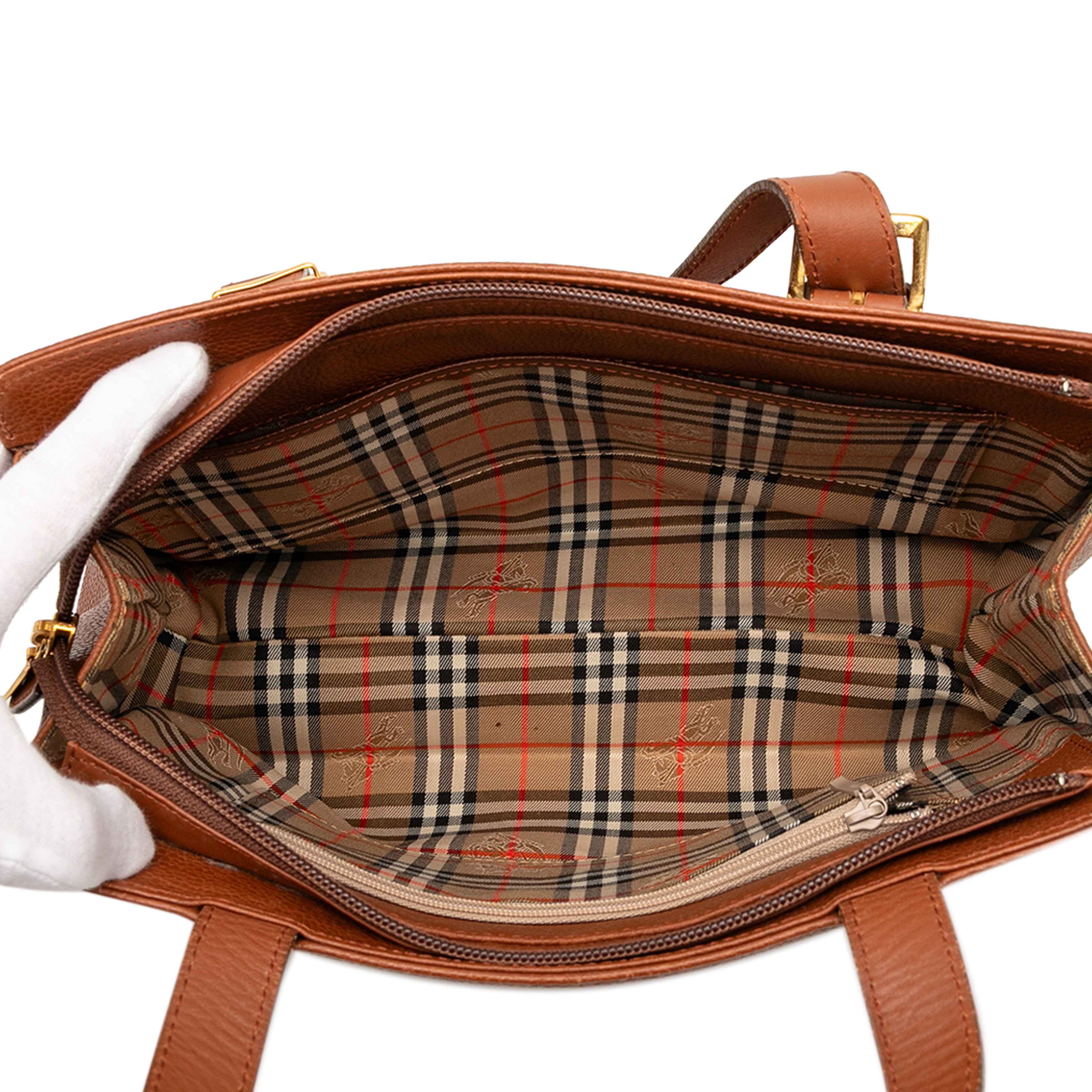 Burberry Leather Handbag, från Luxclusif, i färgen brown. Klicka för att öppna bilden i stort format