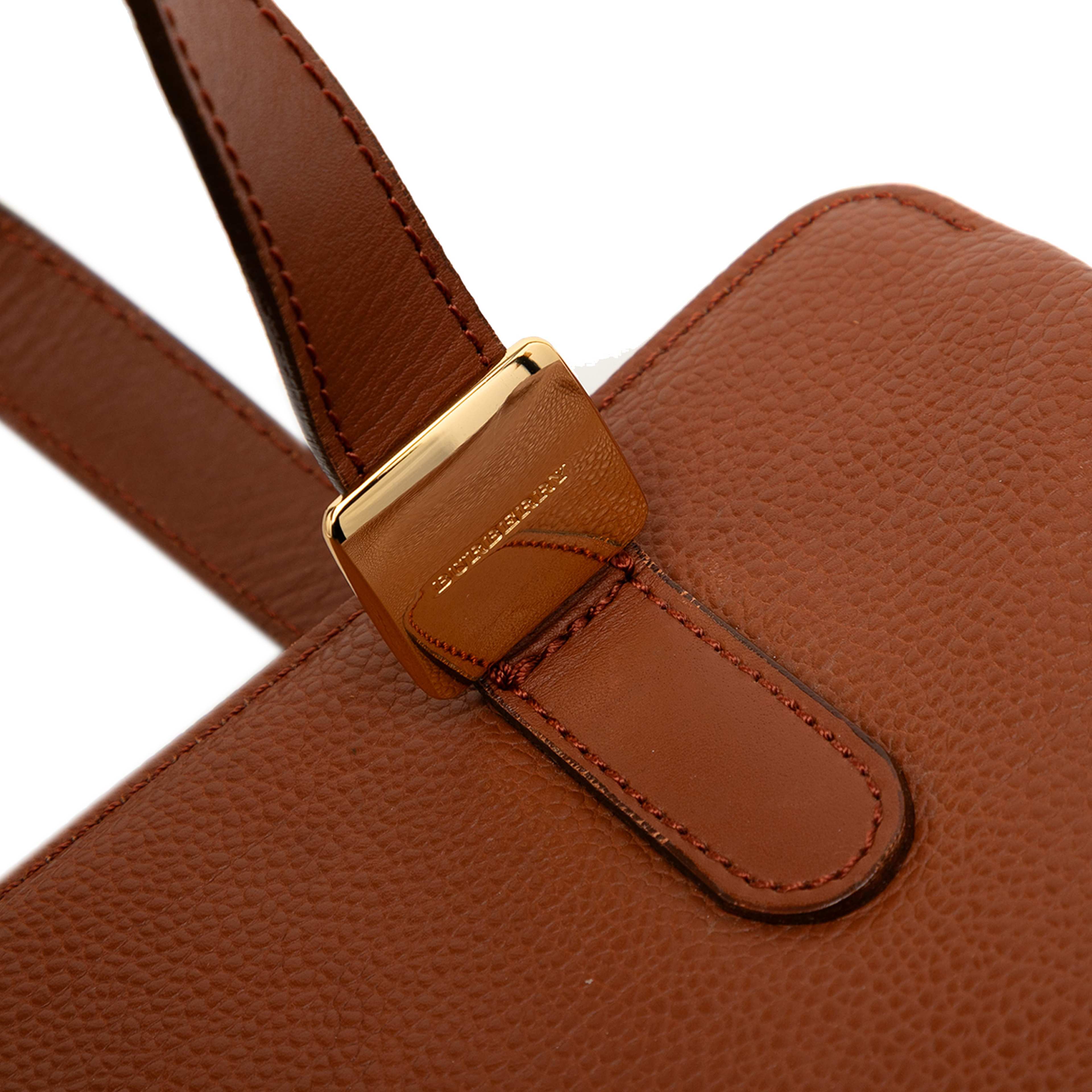 Burberry Leather Handbag, från Luxclusif, i färgen brown. Klicka för att öppna bilden i stort format