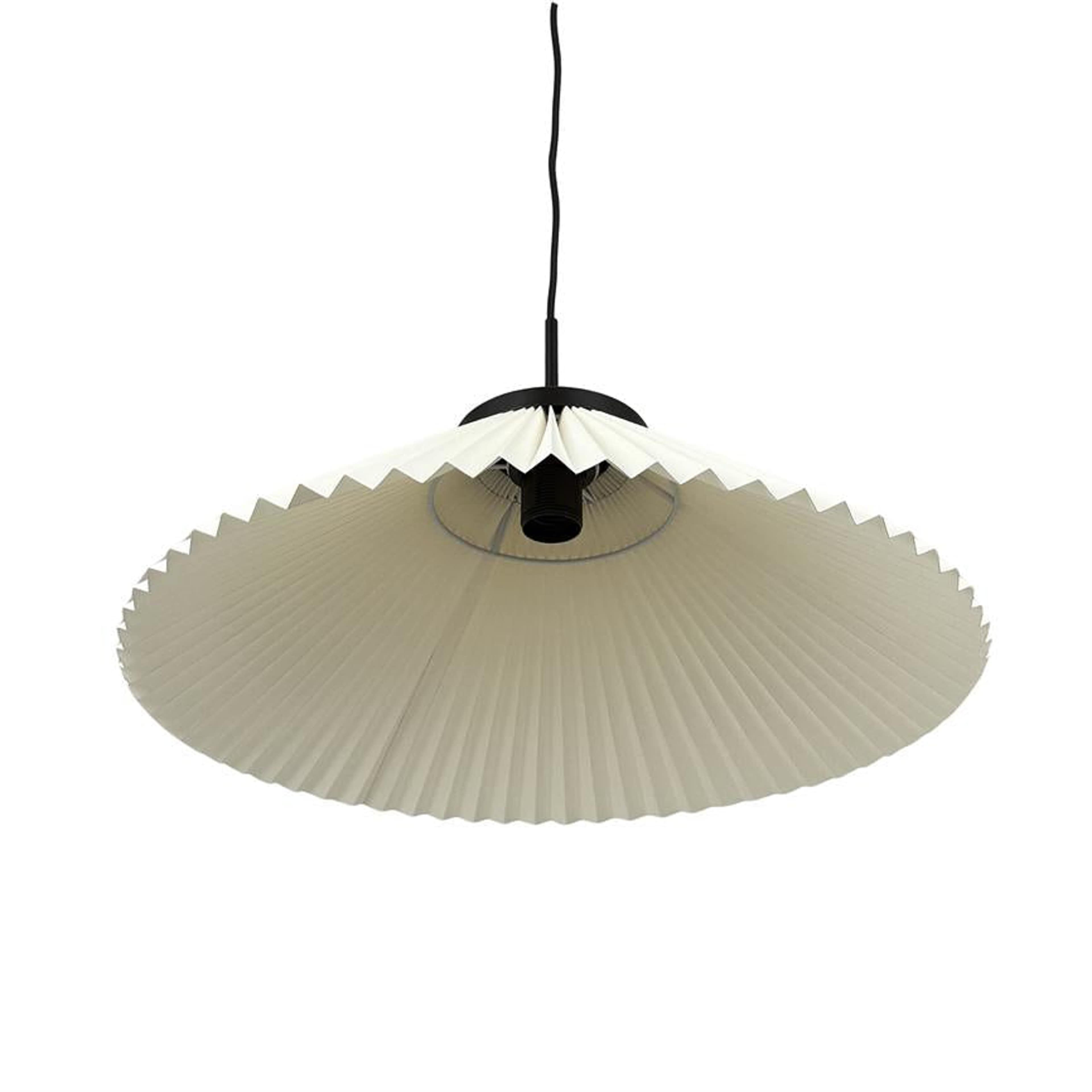 Pliss Pendant, från Dyberg Larsen, i färgen black/ off-white. Klicka för att öppna bilden i stort format