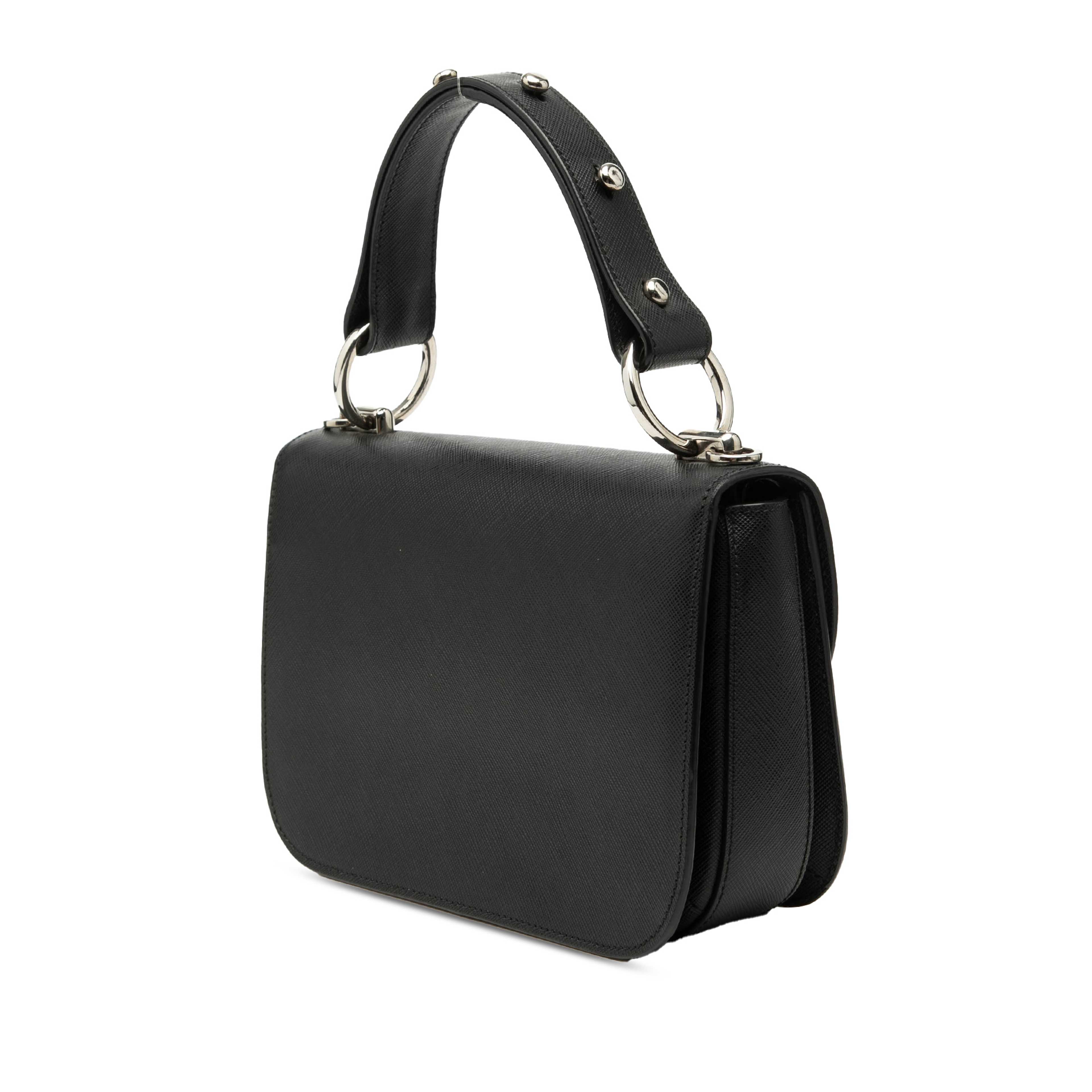 Prada Saffiano Lux Arcade Satchel, från Luxclusif, i färgen svart. Klicka för att öppna bilden i stort format
