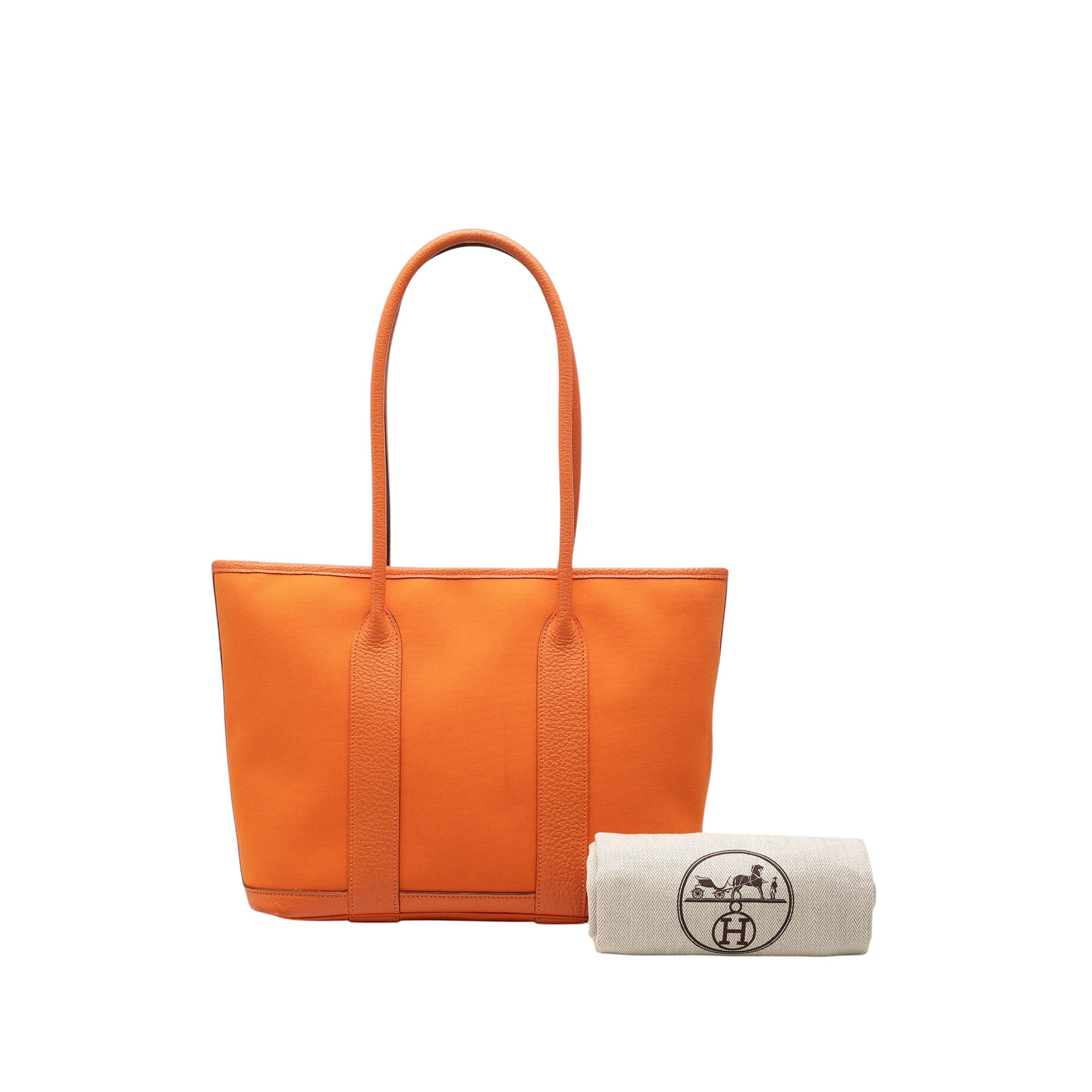 Hermès Toile And Negonda Garden Party 30, från Luxclusif, i färgen orange. Klicka för att öppna bilden i stort format