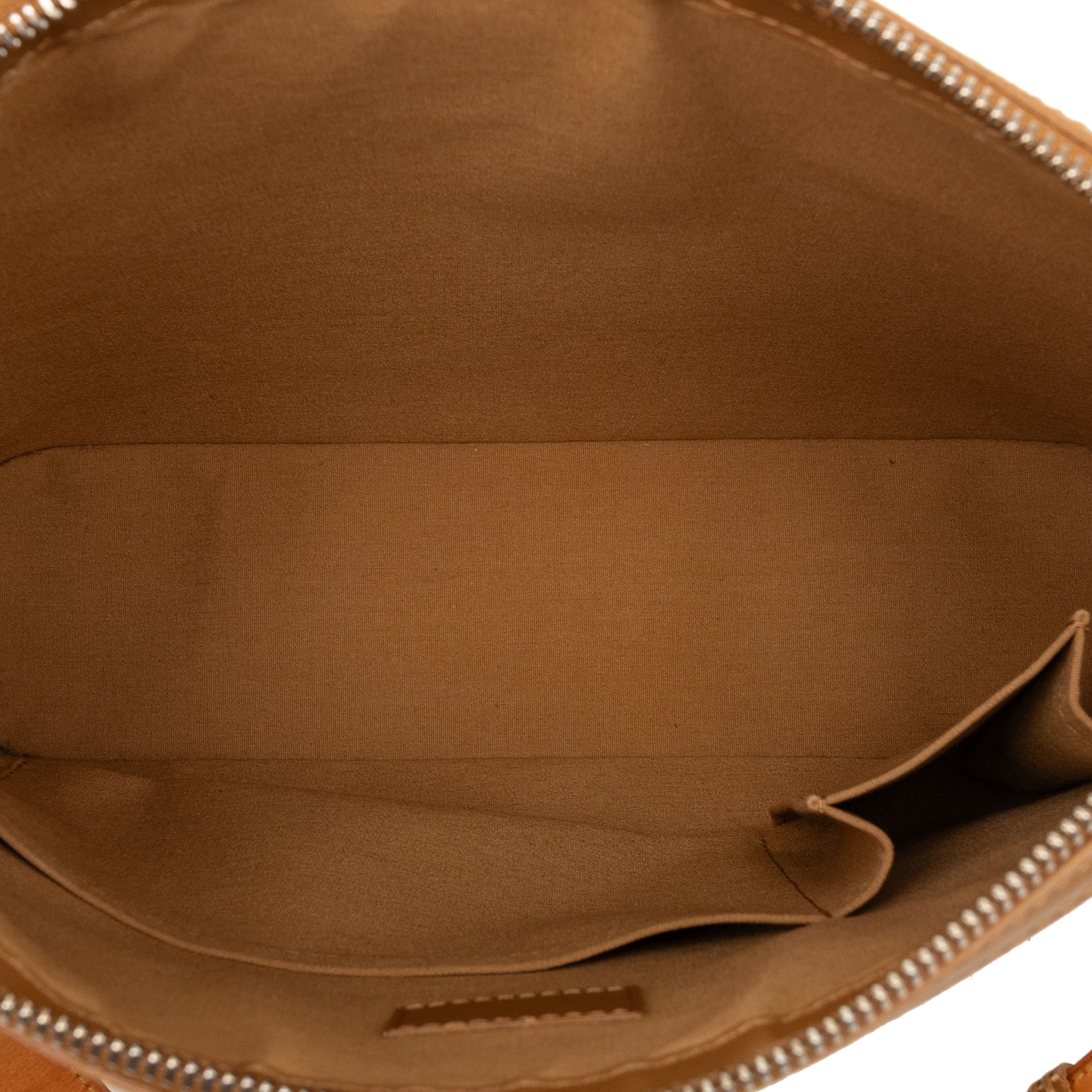 Louis Vuitton Monogram Mat Sutter, från Luxclusif, i färgen gold. Klicka för att öppna bilden i stort format