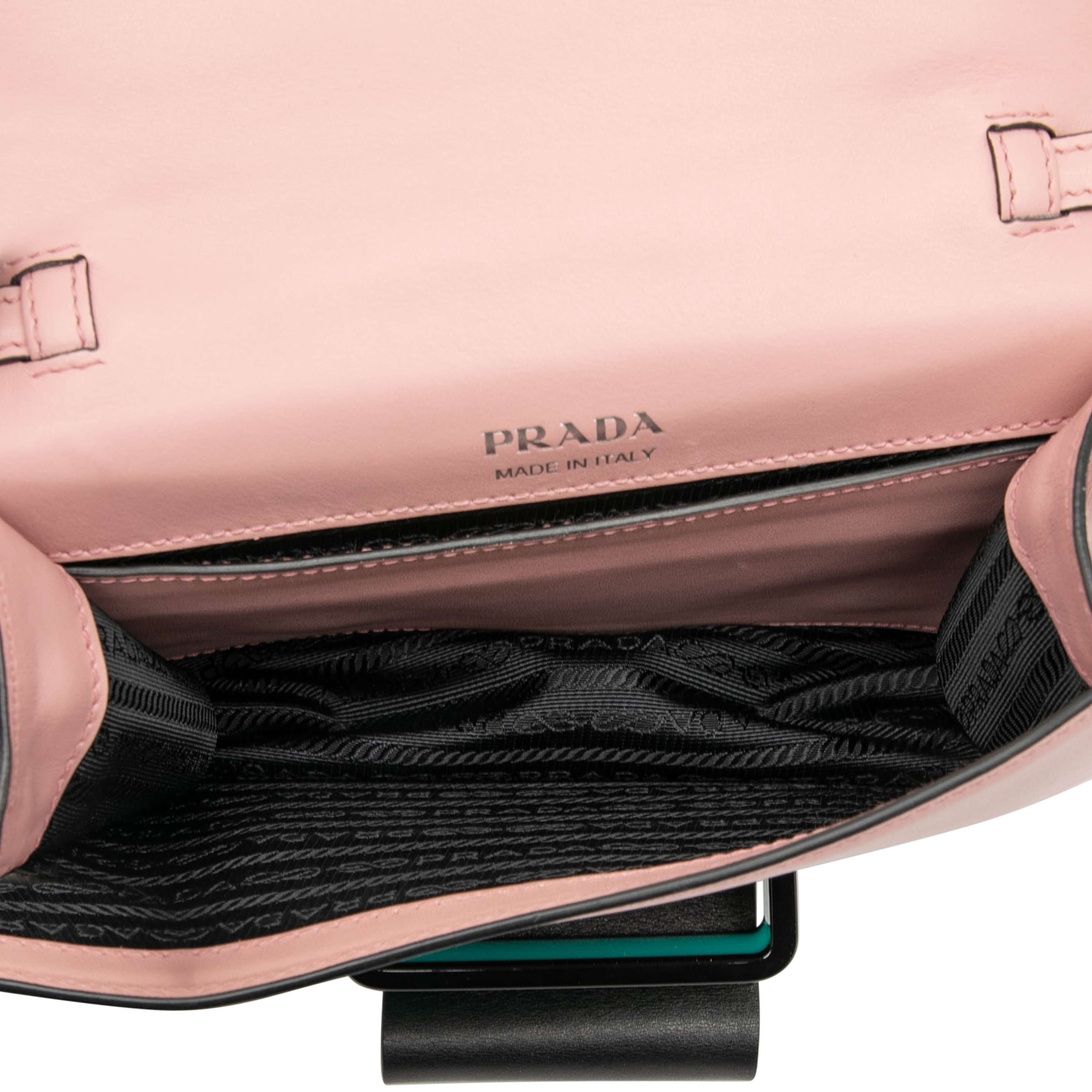 Prada City Calf Plex Ribbon Crossbody, från Luxclusif, i färgen pink. Klicka för att öppna bilden i stort format