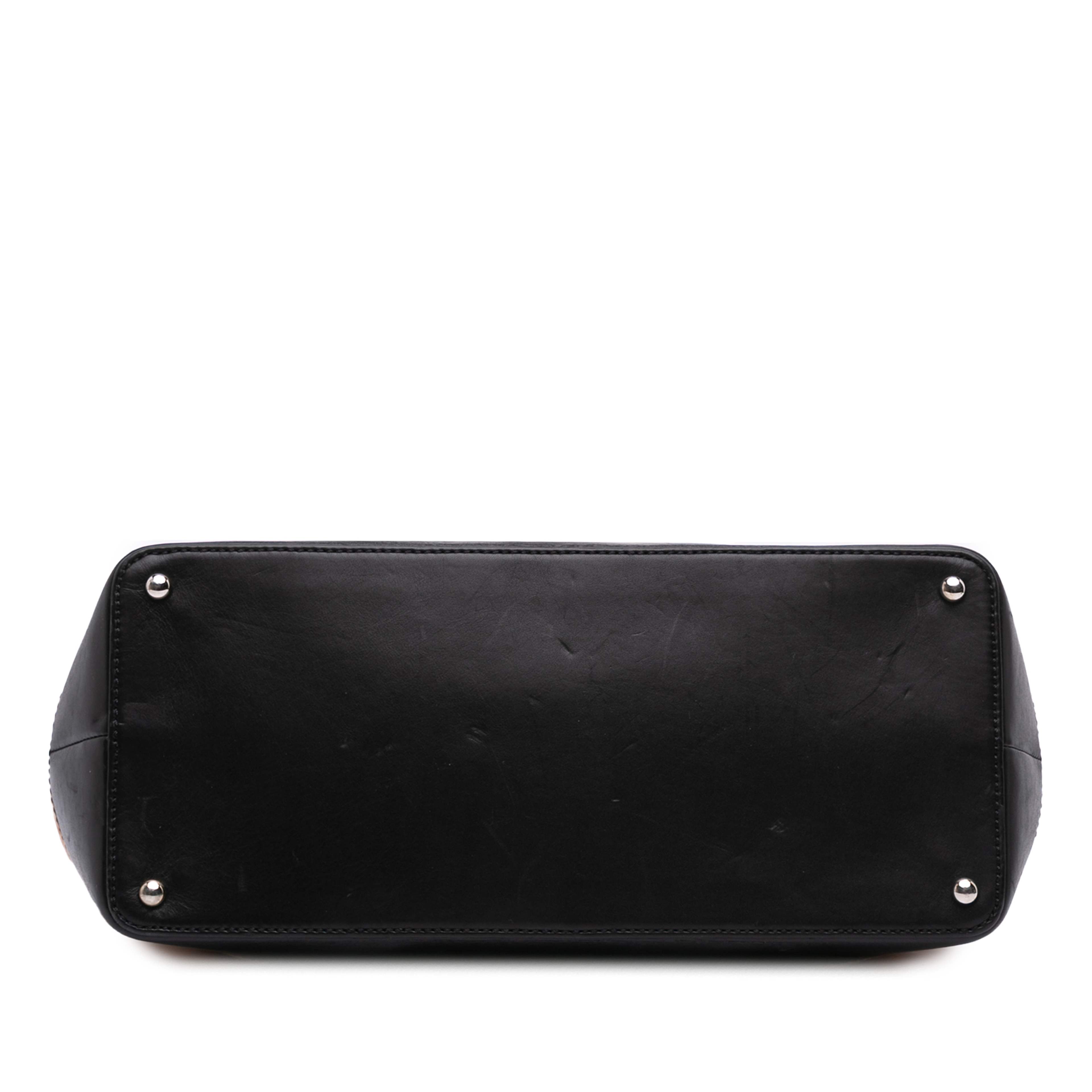 Chanel Large Quilted Iridescent Calfskin Vip Tote, från Luxclusif, i färgen nude. Klicka för att öppna bilden i stort format