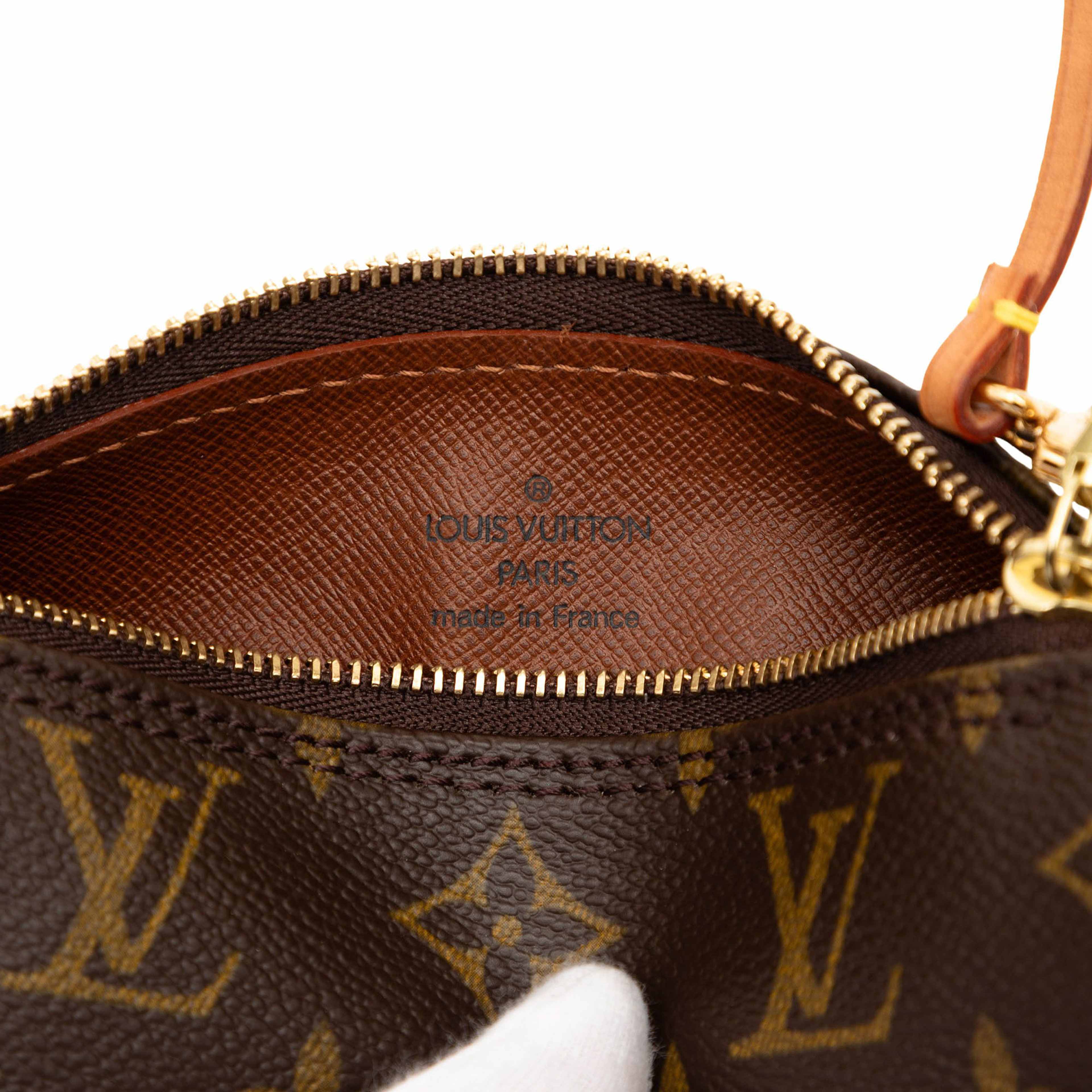 Louis Vuitton Monogram Papillon Pochette, från Luxclusif, i färgen brown. Klicka för att öppna bilden i stort format