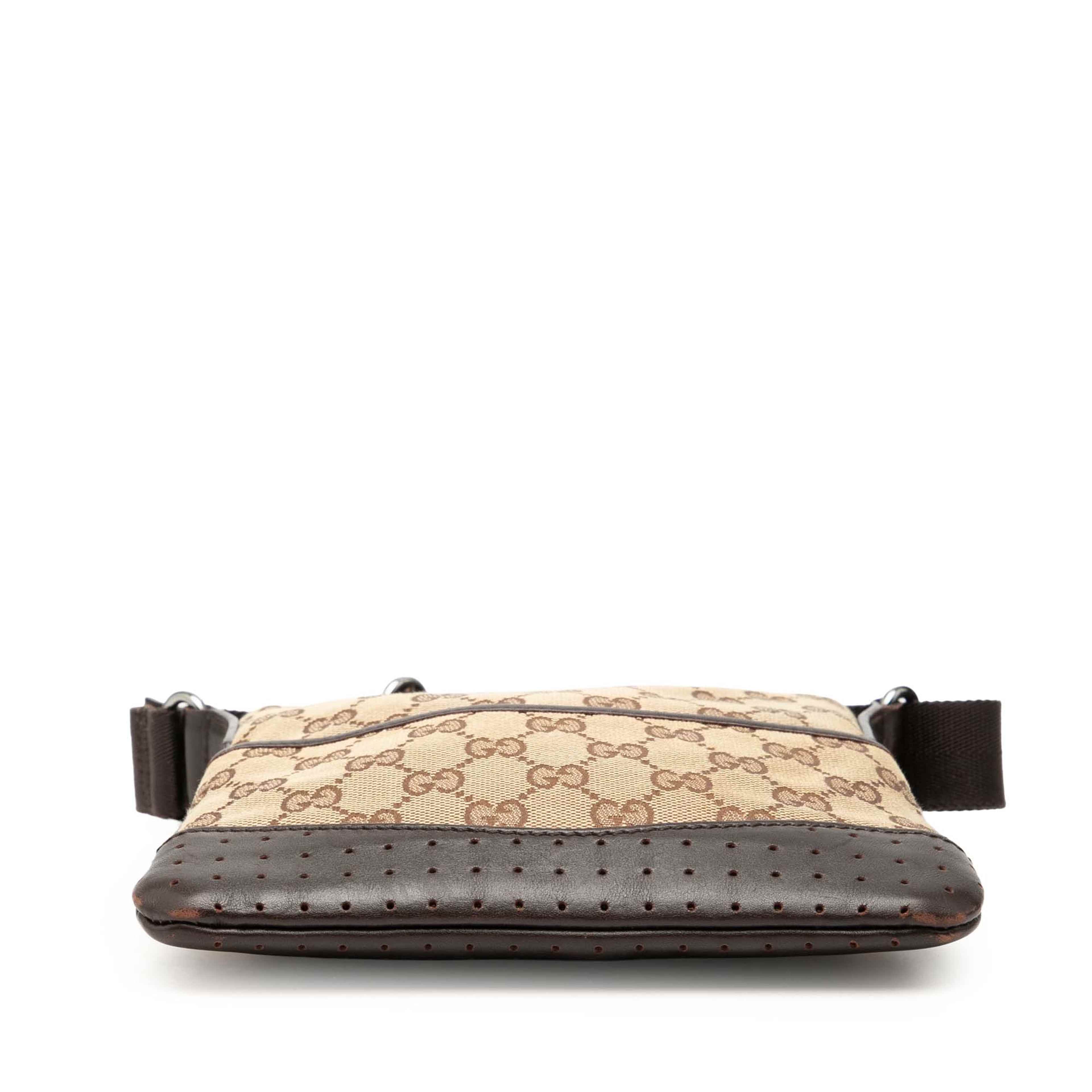 Gucci Small Gg Canvas Perforated Crossbody, från Luxclusif, i färgen beige. Klicka för att öppna bilden i stort format