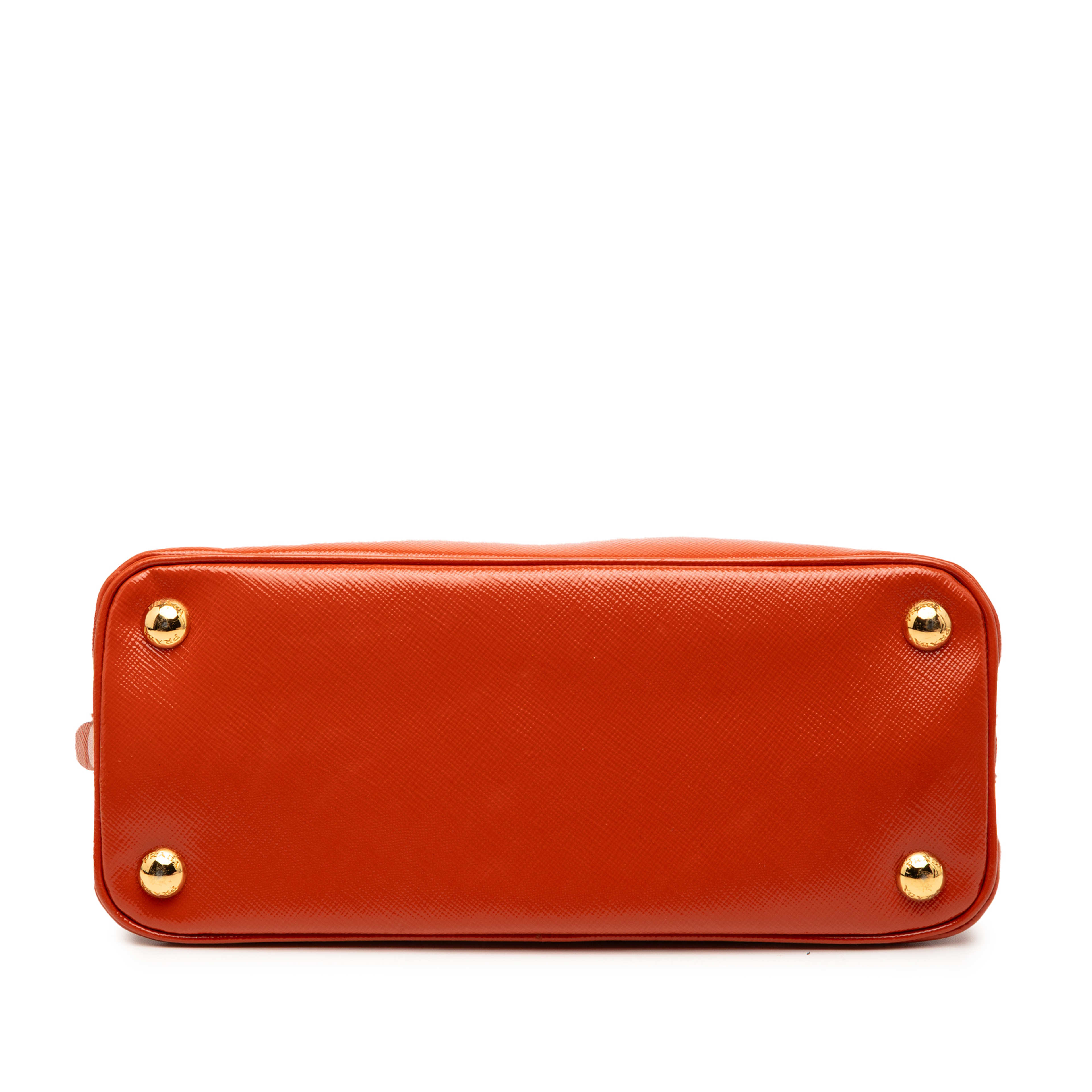 Prada Small Saffiano Vernice Promenade Satchel, från Luxclusif, i färgen orange. Klicka för att öppna bilden i stort format